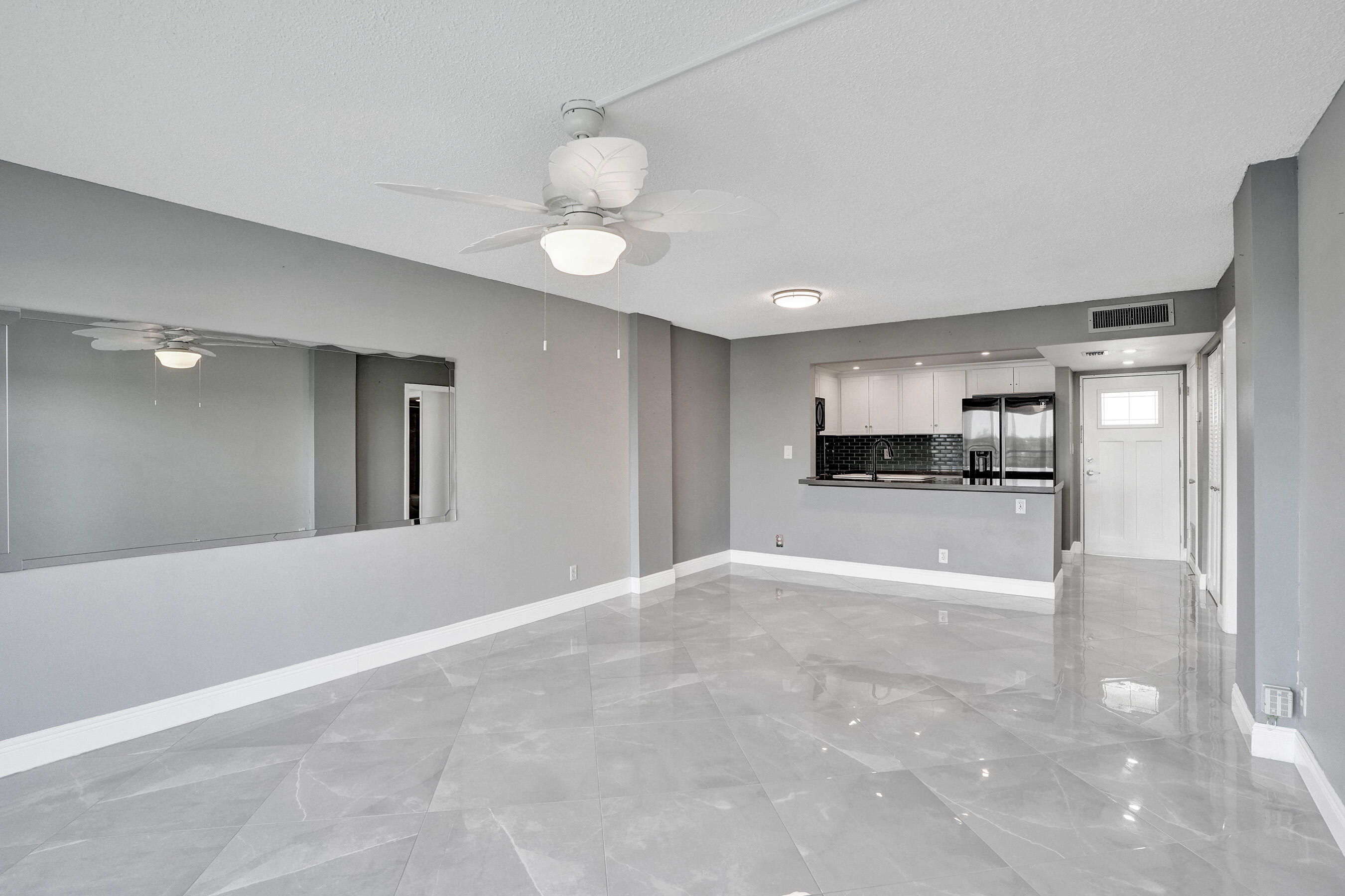 2611 N Riverside Drive 604 Property Photo 14