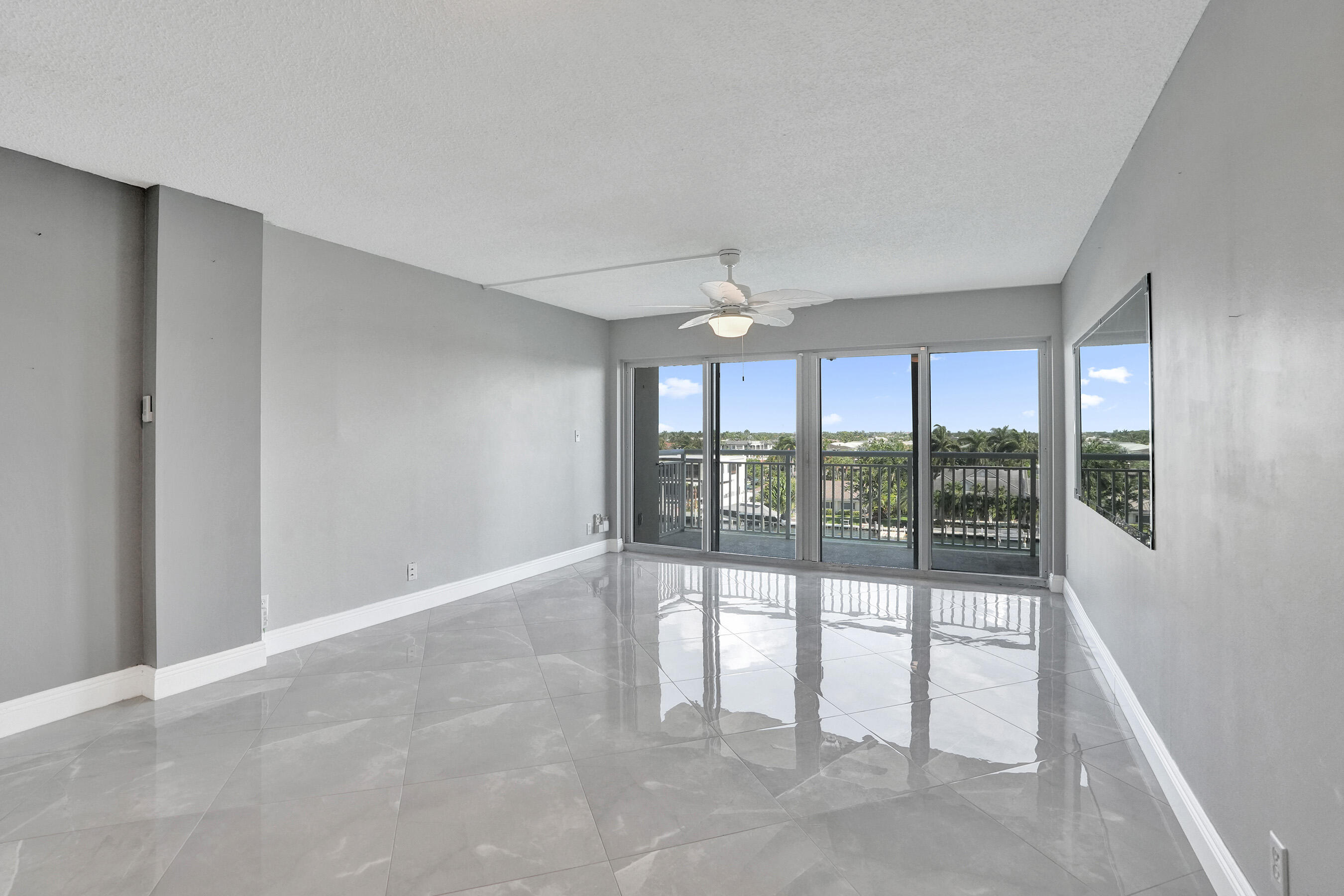 2611 N Riverside Drive 604 Property Photo 18