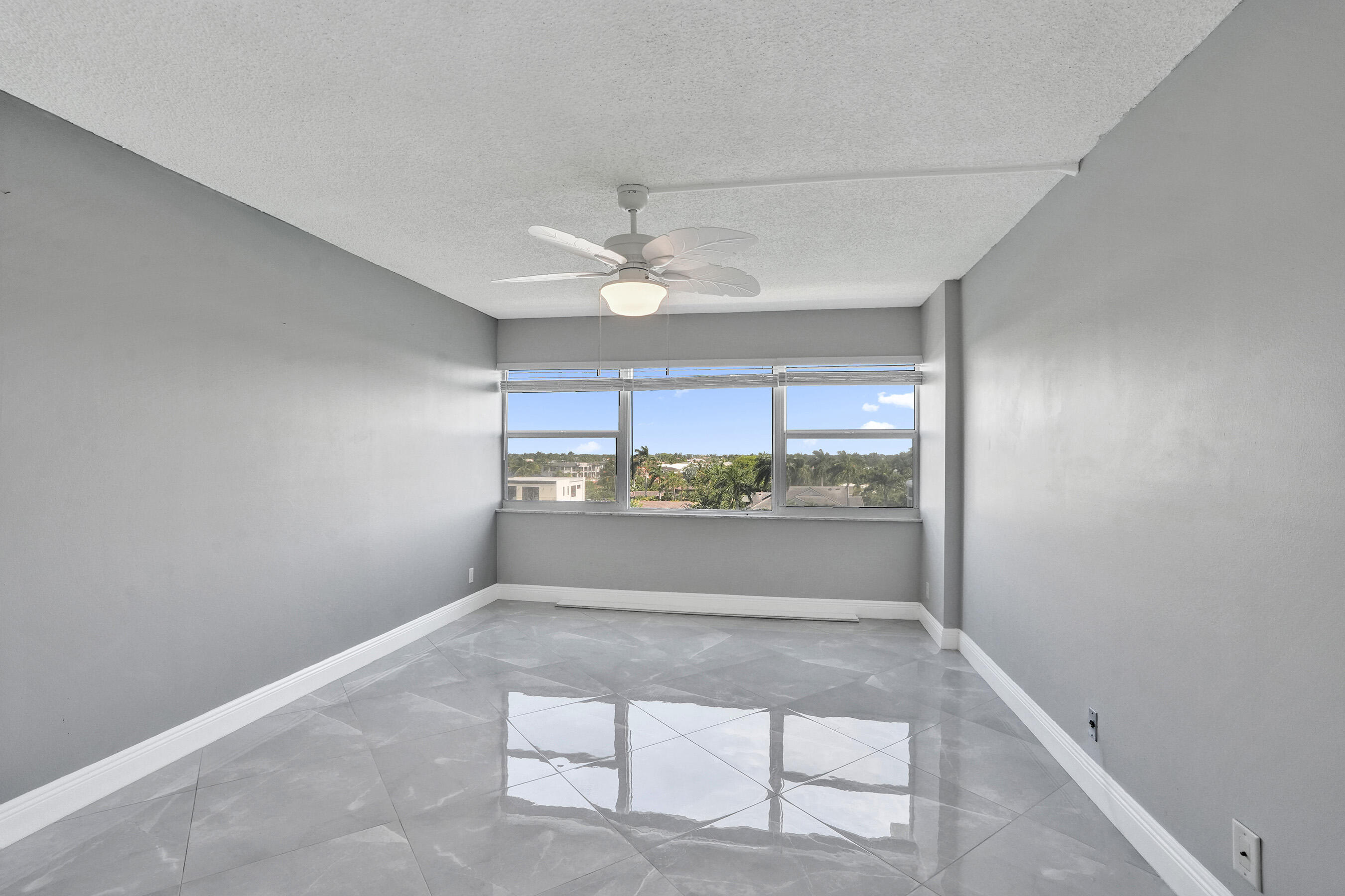 2611 N Riverside Drive 604 Property Photo 21