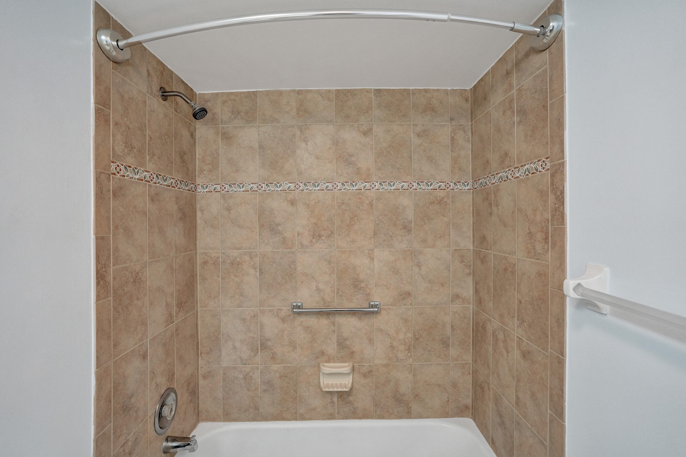 2611 N Riverside Drive 604 Property Photo 29