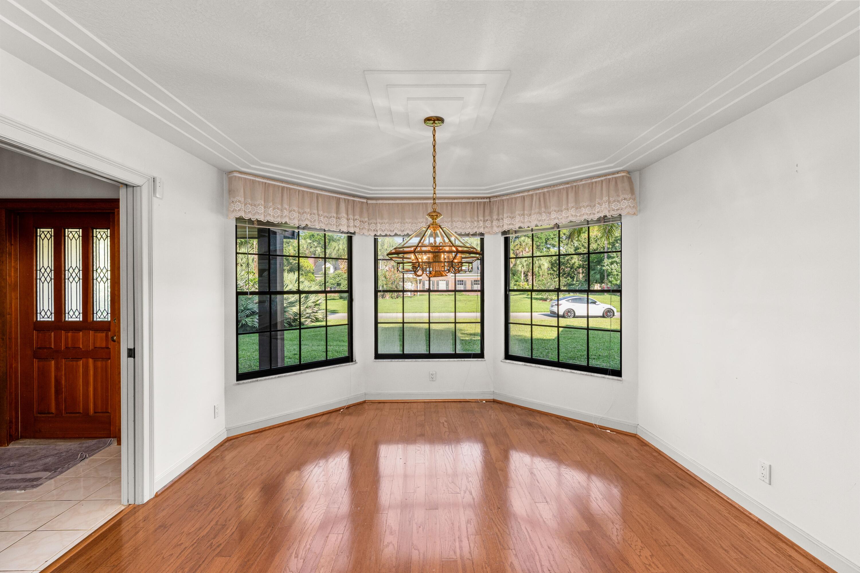 3693 Valley Park Way Property Photo 3