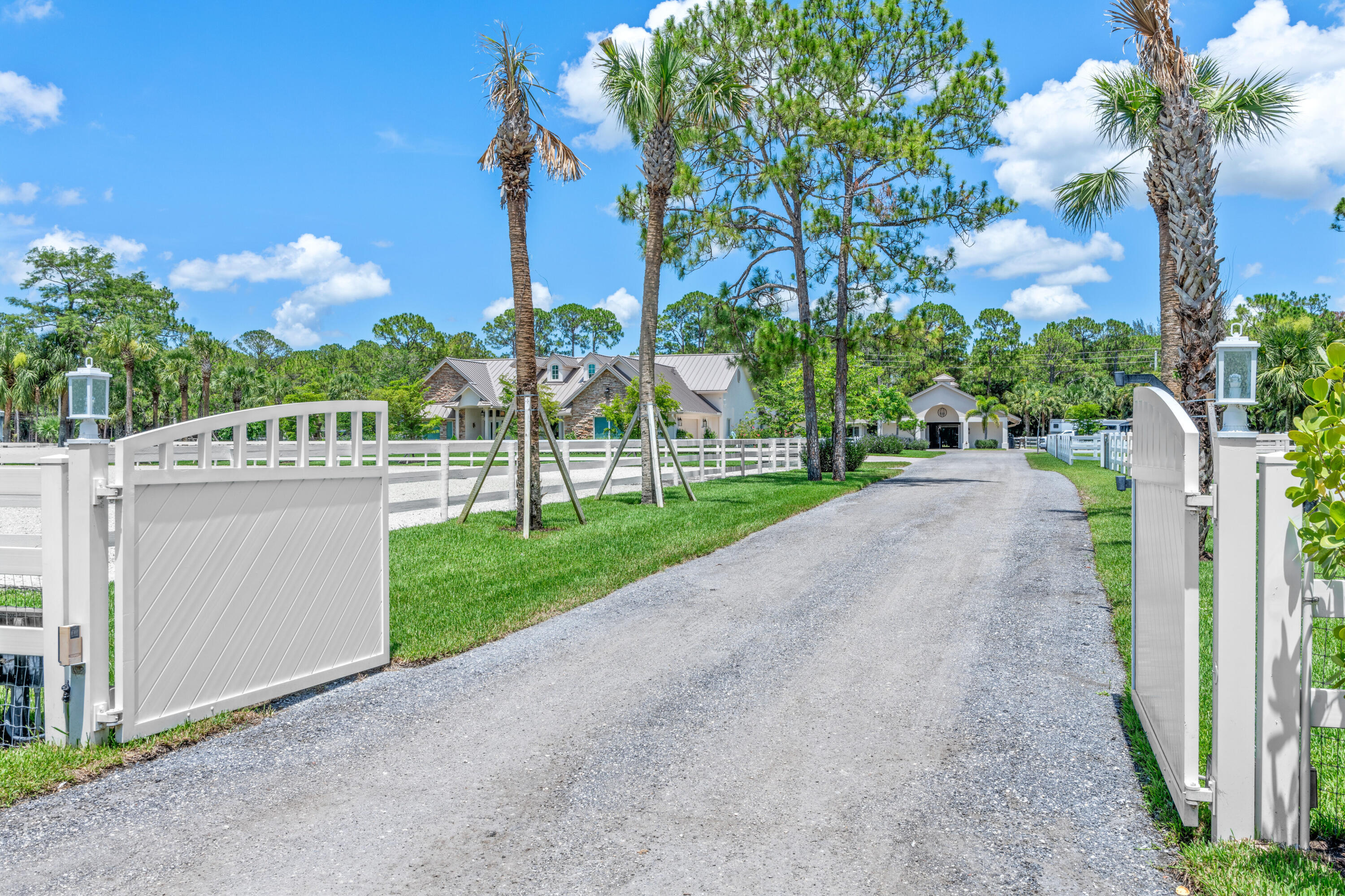 1464 Stallion Drive Property Photo 3