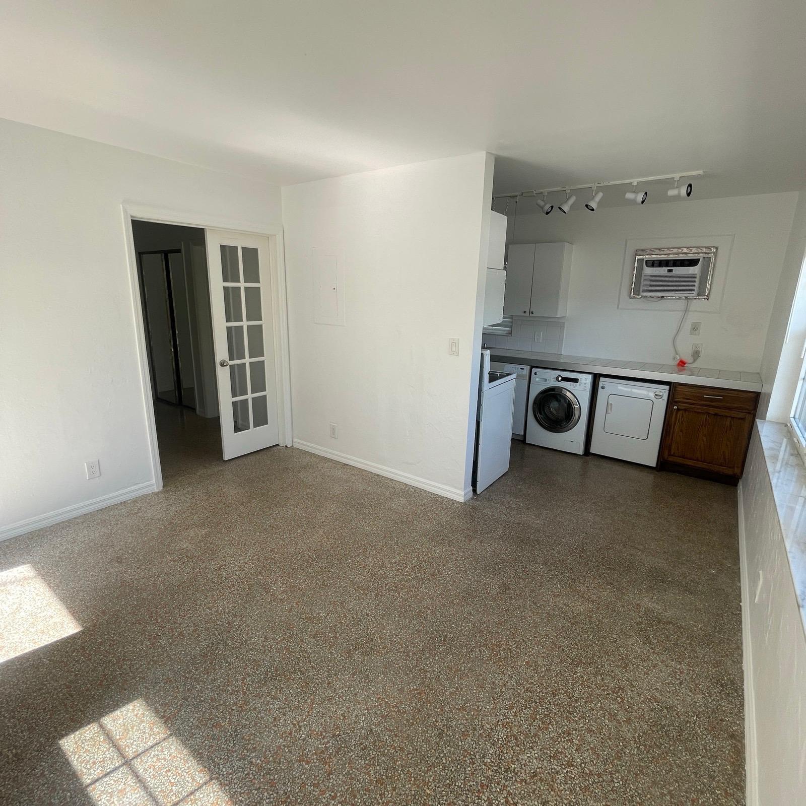 1429 N Andrews Avenue Property Photo 3