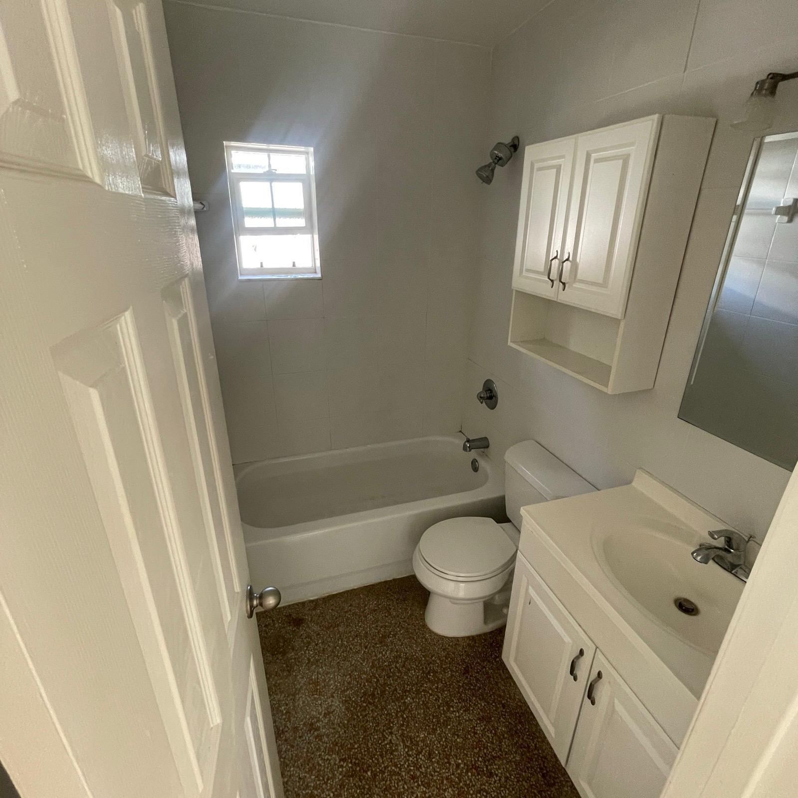 1429 N Andrews Avenue Property Photo 6