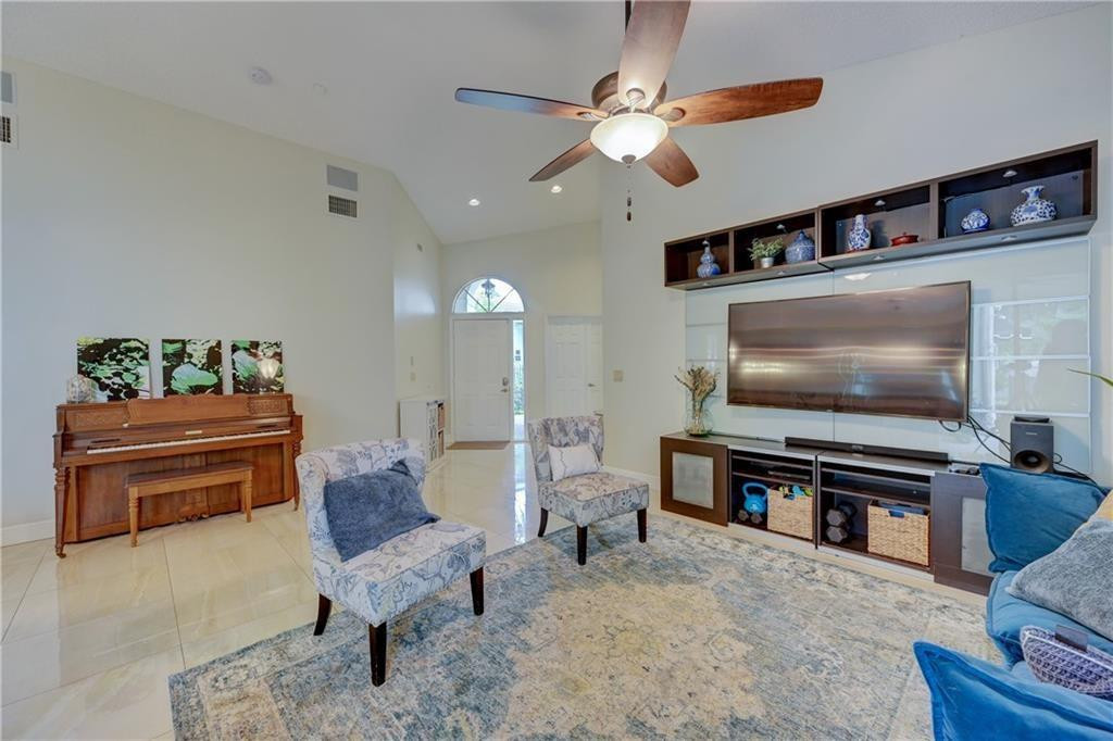 8171 Hampton Wood Drive Property Photo 13
