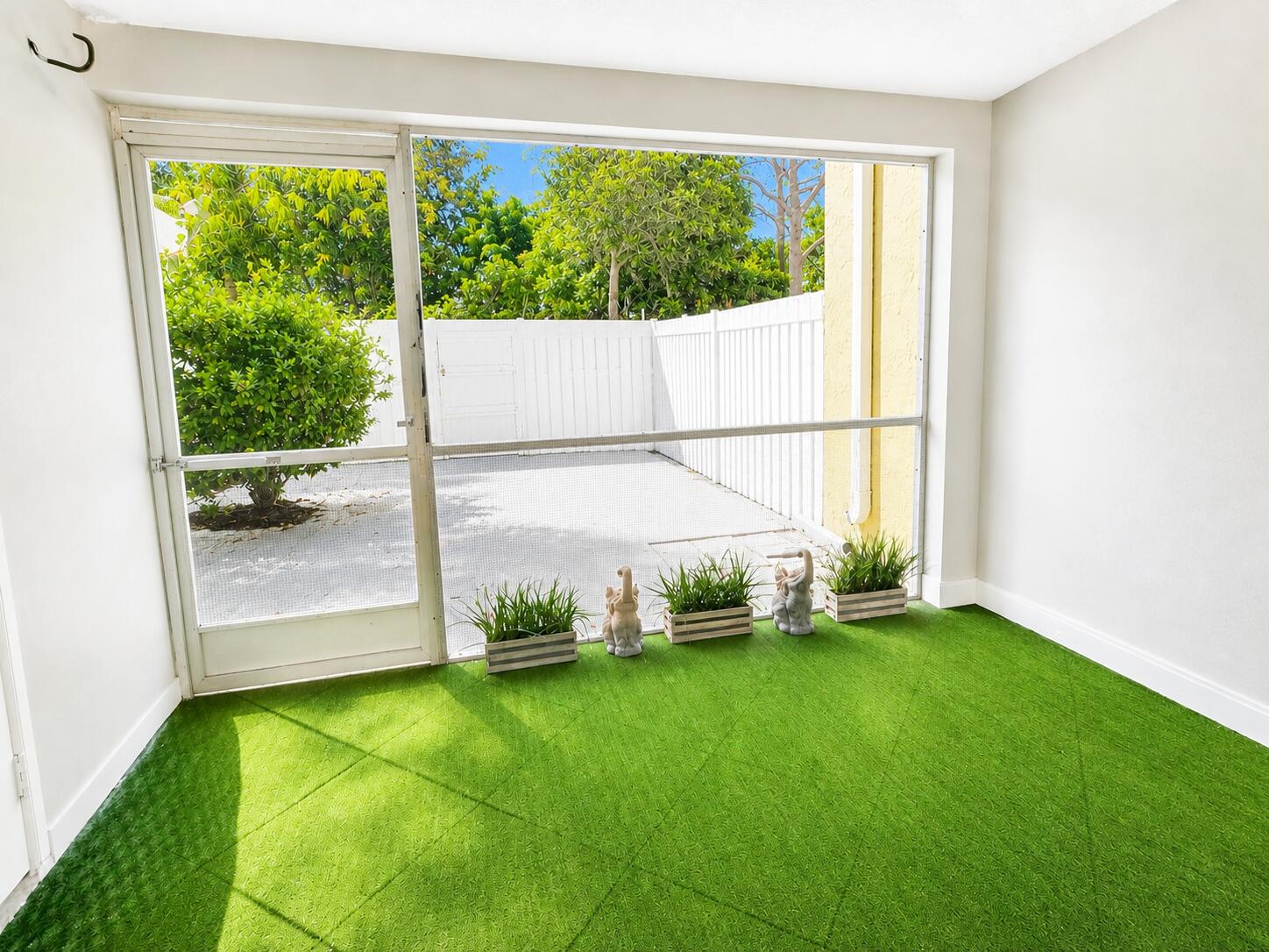 222 Foxtail Drive E Property Photo 6