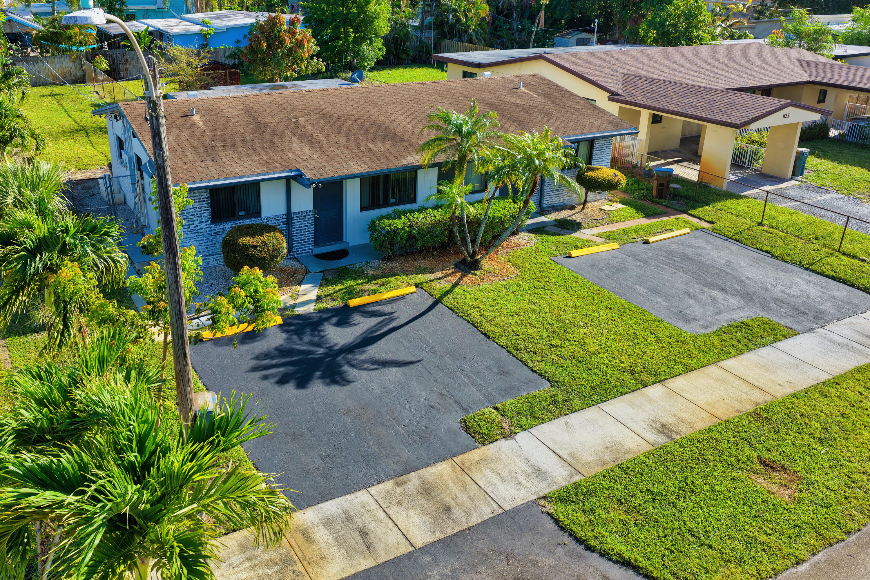 837 Nw 41st Street A-b Property Photo 2