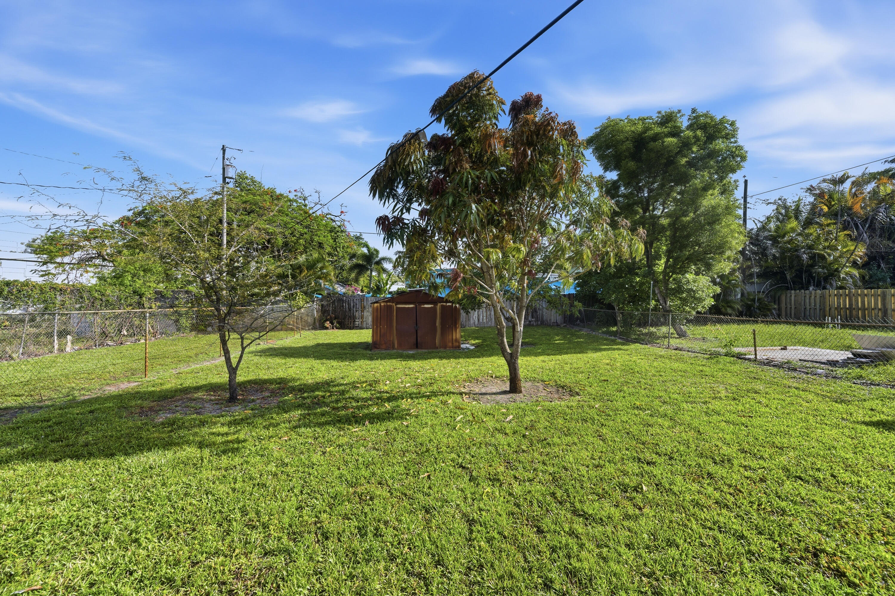 837 Nw 41st Street A-b Property Photo 5