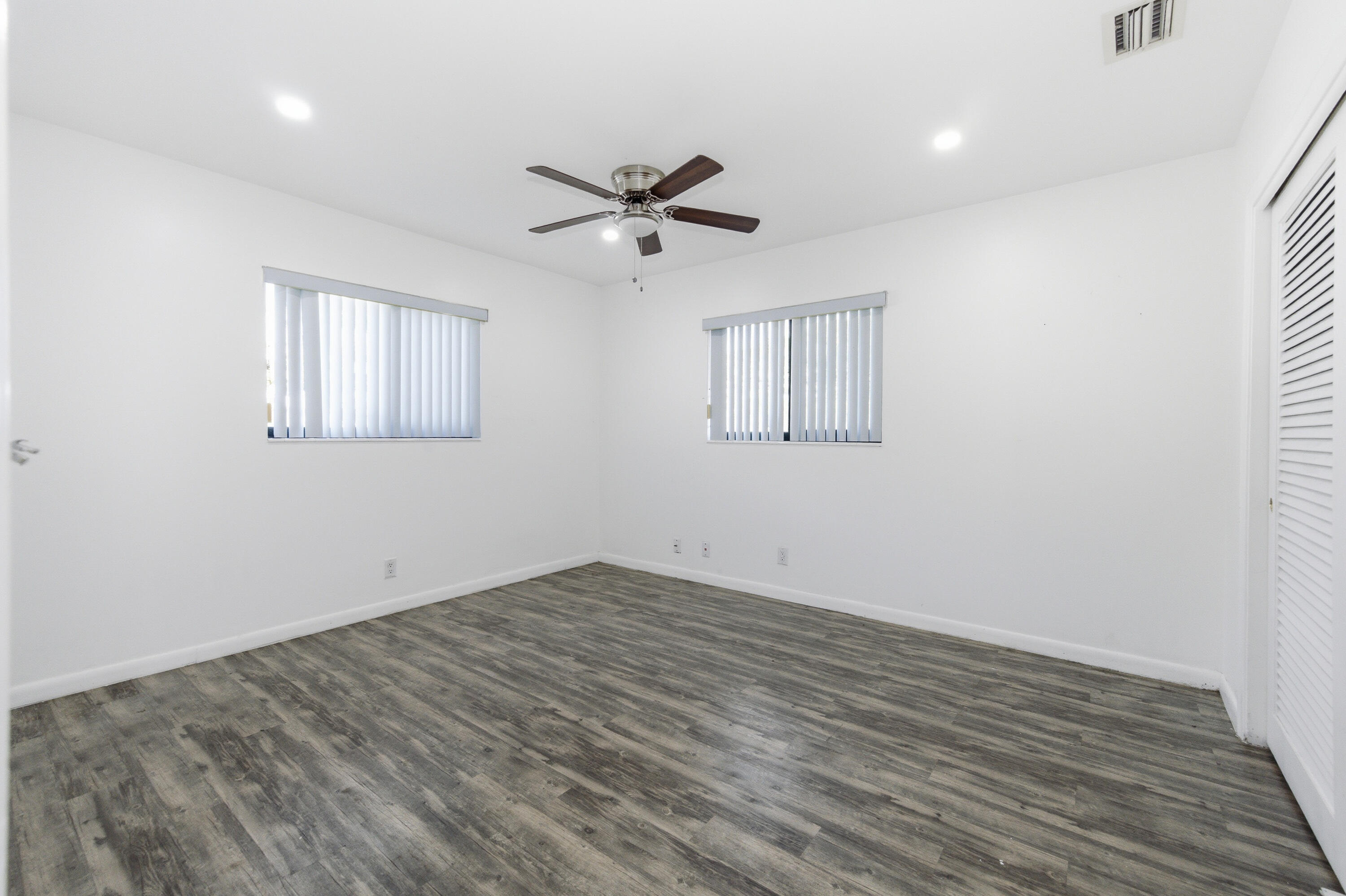 837 Nw 41st Street A-b Property Photo 10
