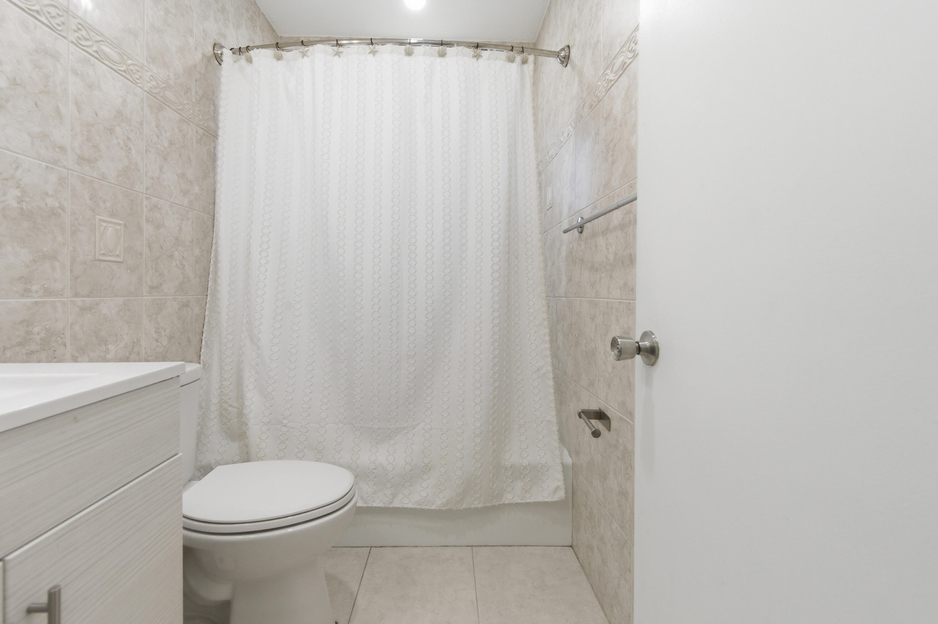 837 Nw 41st Street A-b Property Photo 11