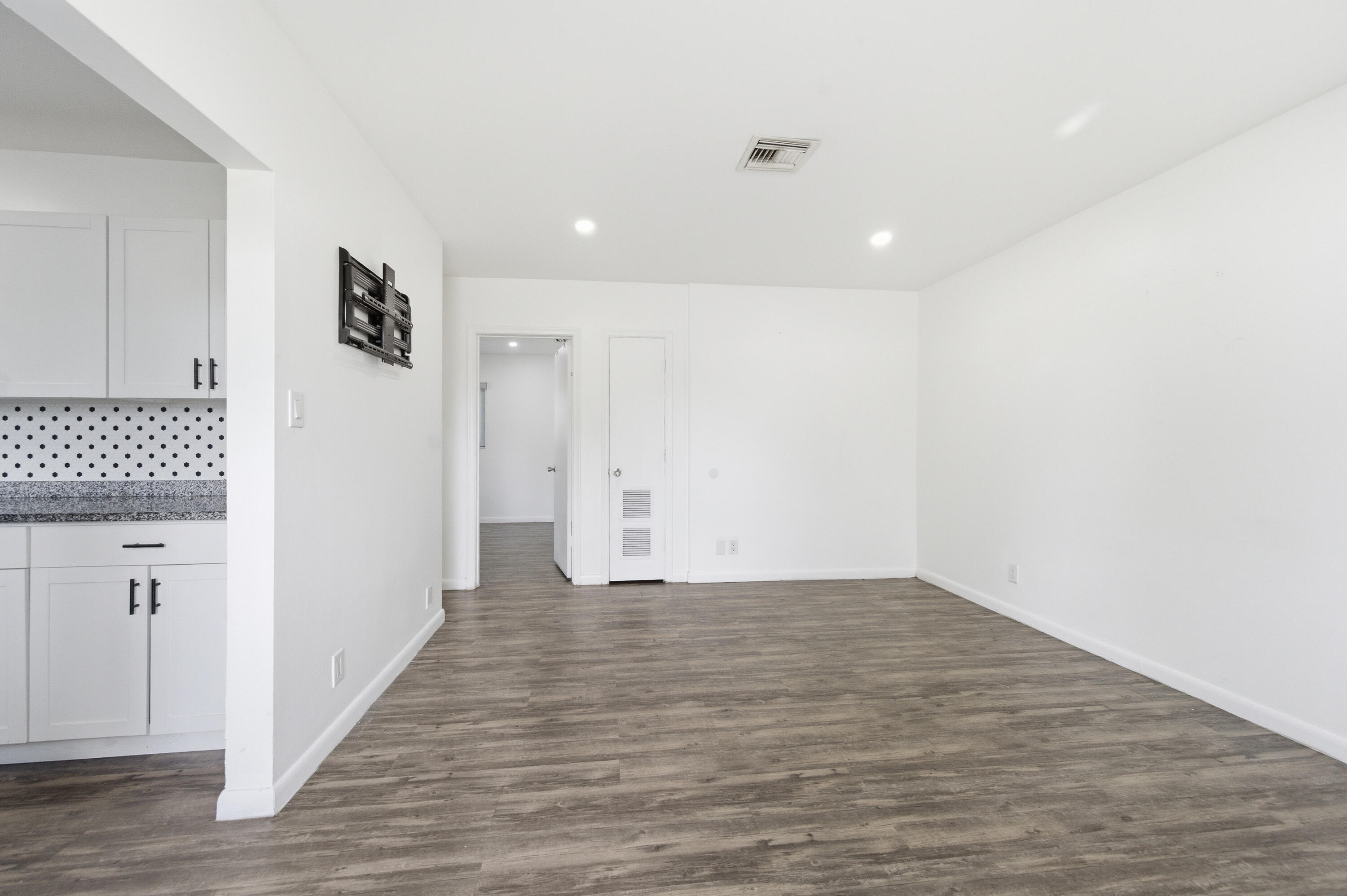 837 Nw 41st Street A-b Property Photo 13