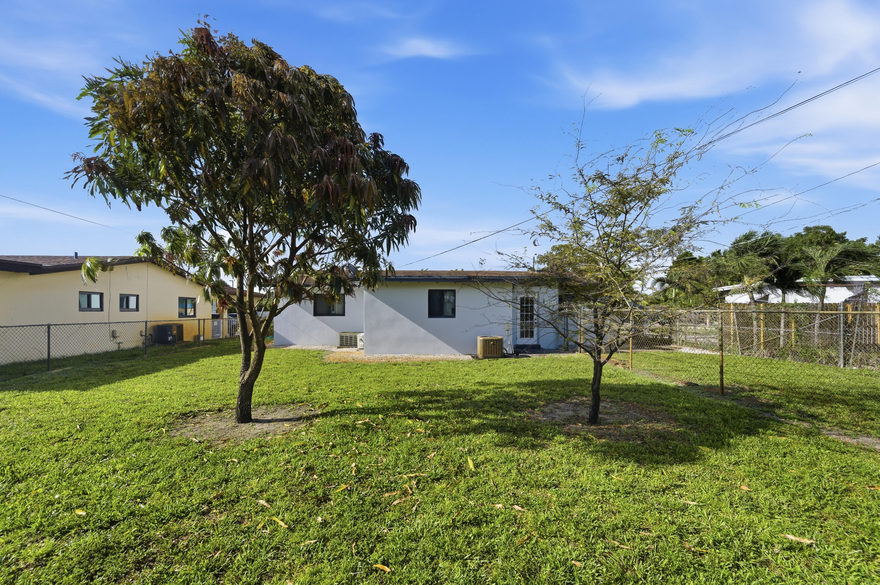 837 Nw 41st Street A-b Property Photo 18