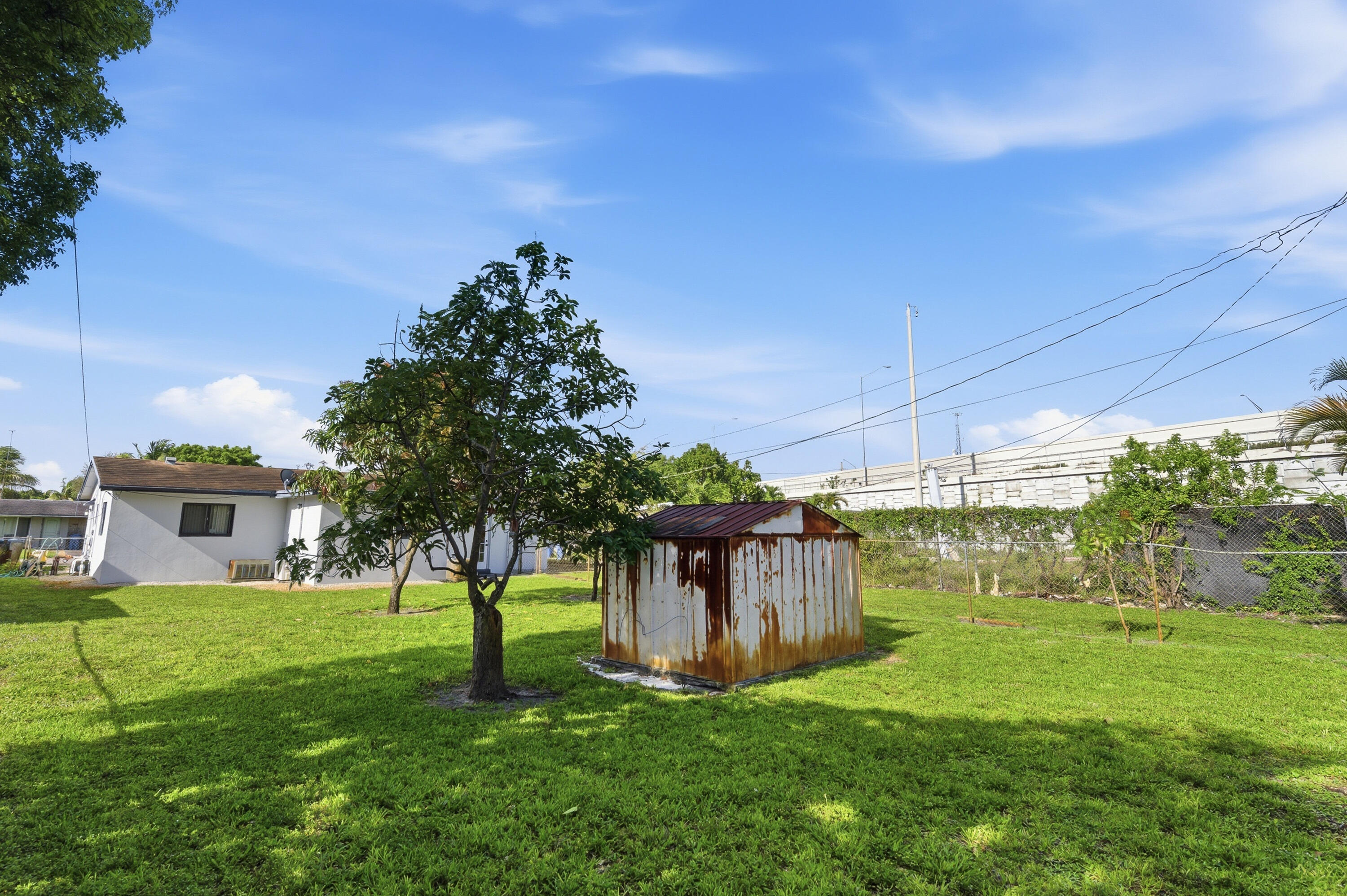 837 Nw 41st Street A-b Property Photo 19