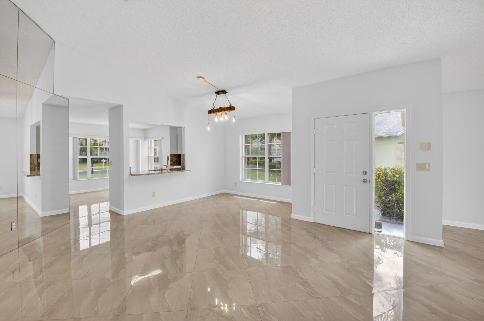 6413 Lansdowne Circle Property Photo 6