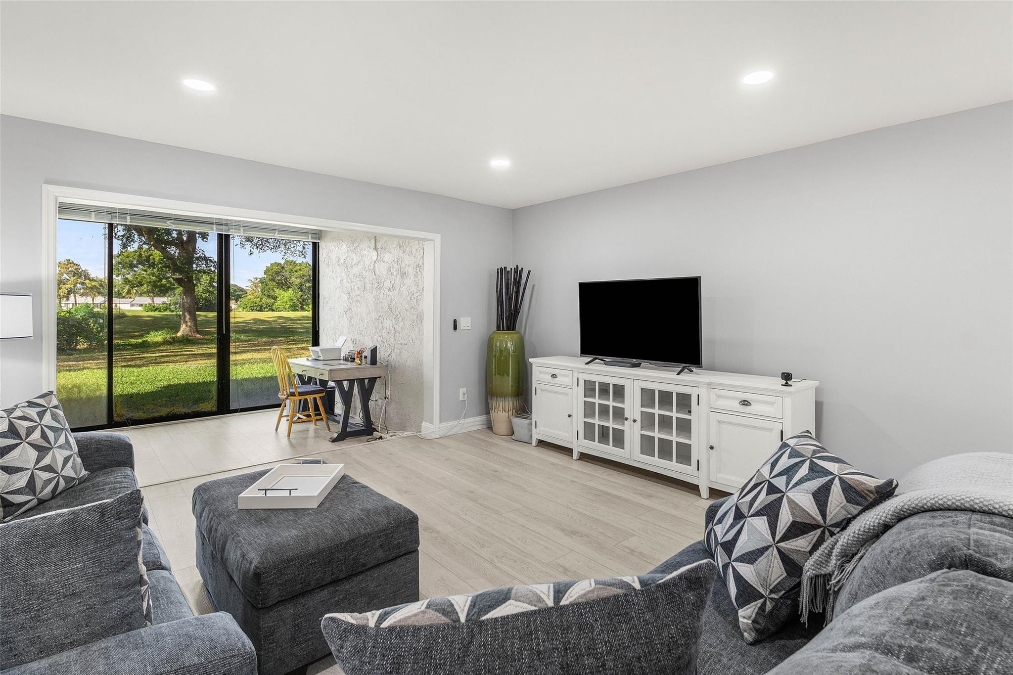 9286 Vista Del Lago E Property Photo 11