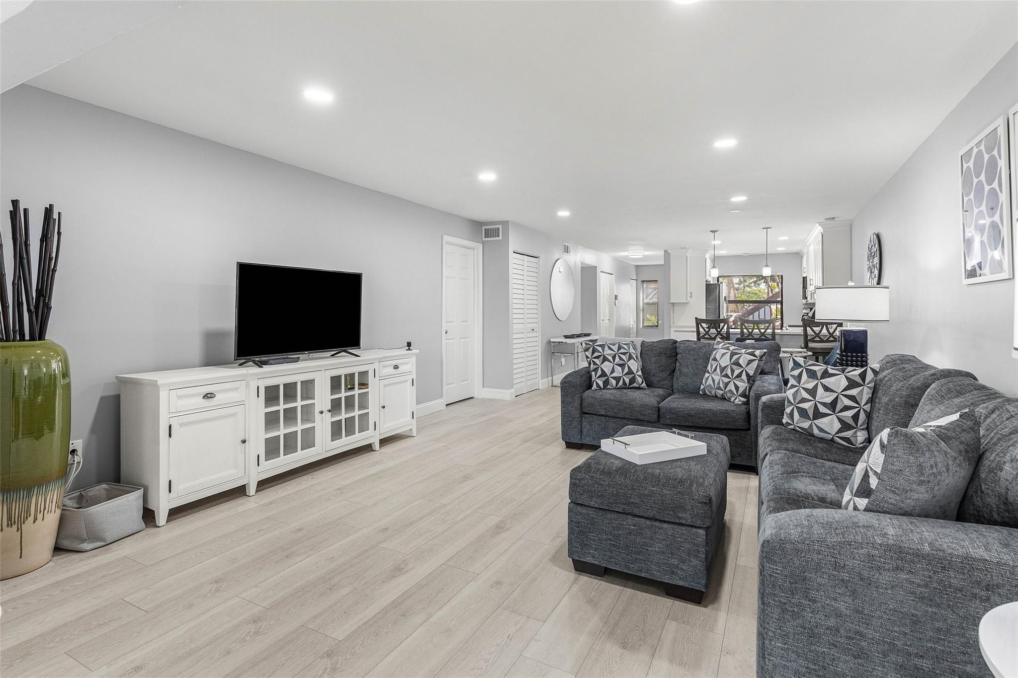 9286 Vista Del Lago E Property Photo 12