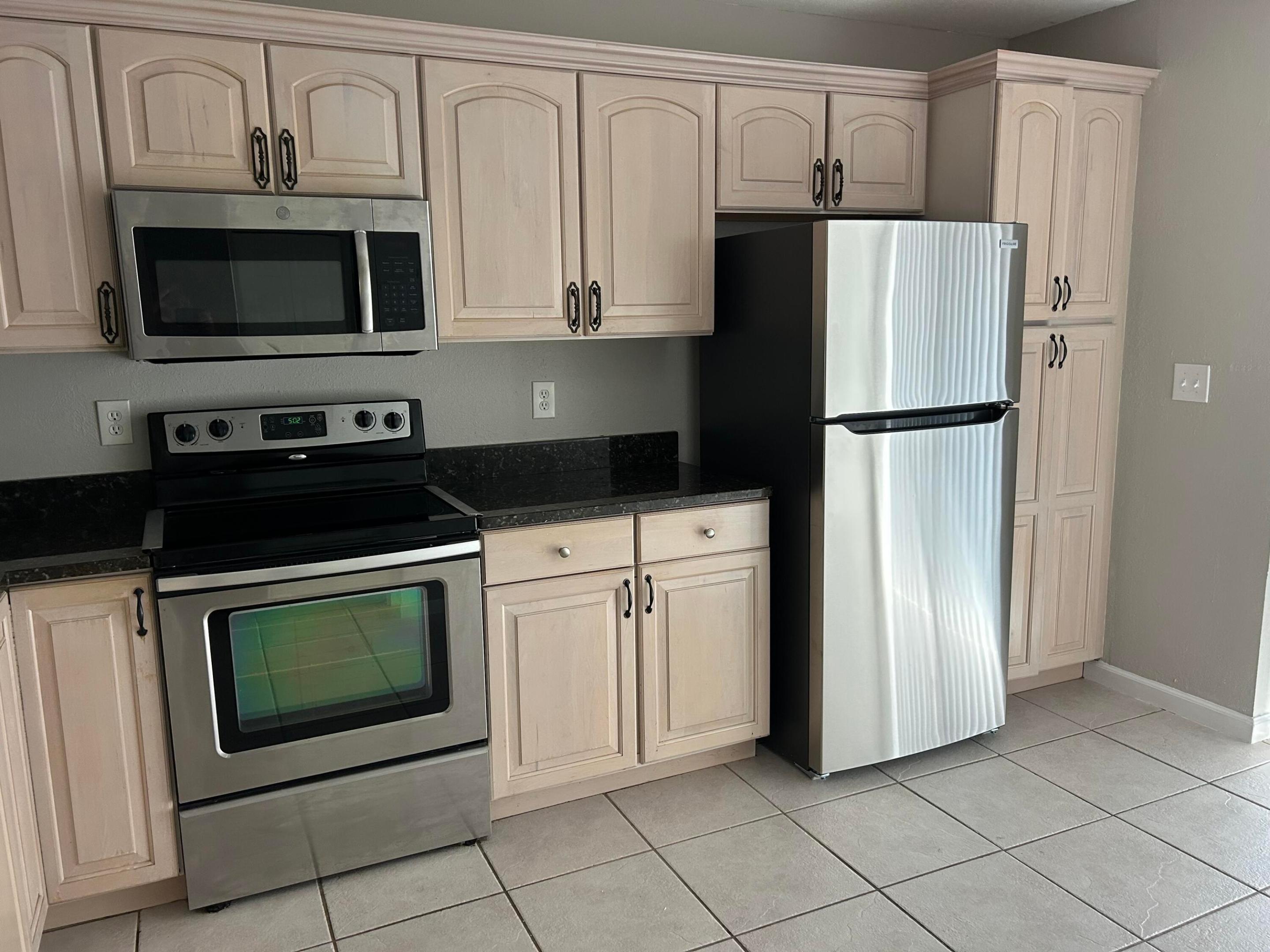 4210 Lucerne Villas Lane Property Photo 12