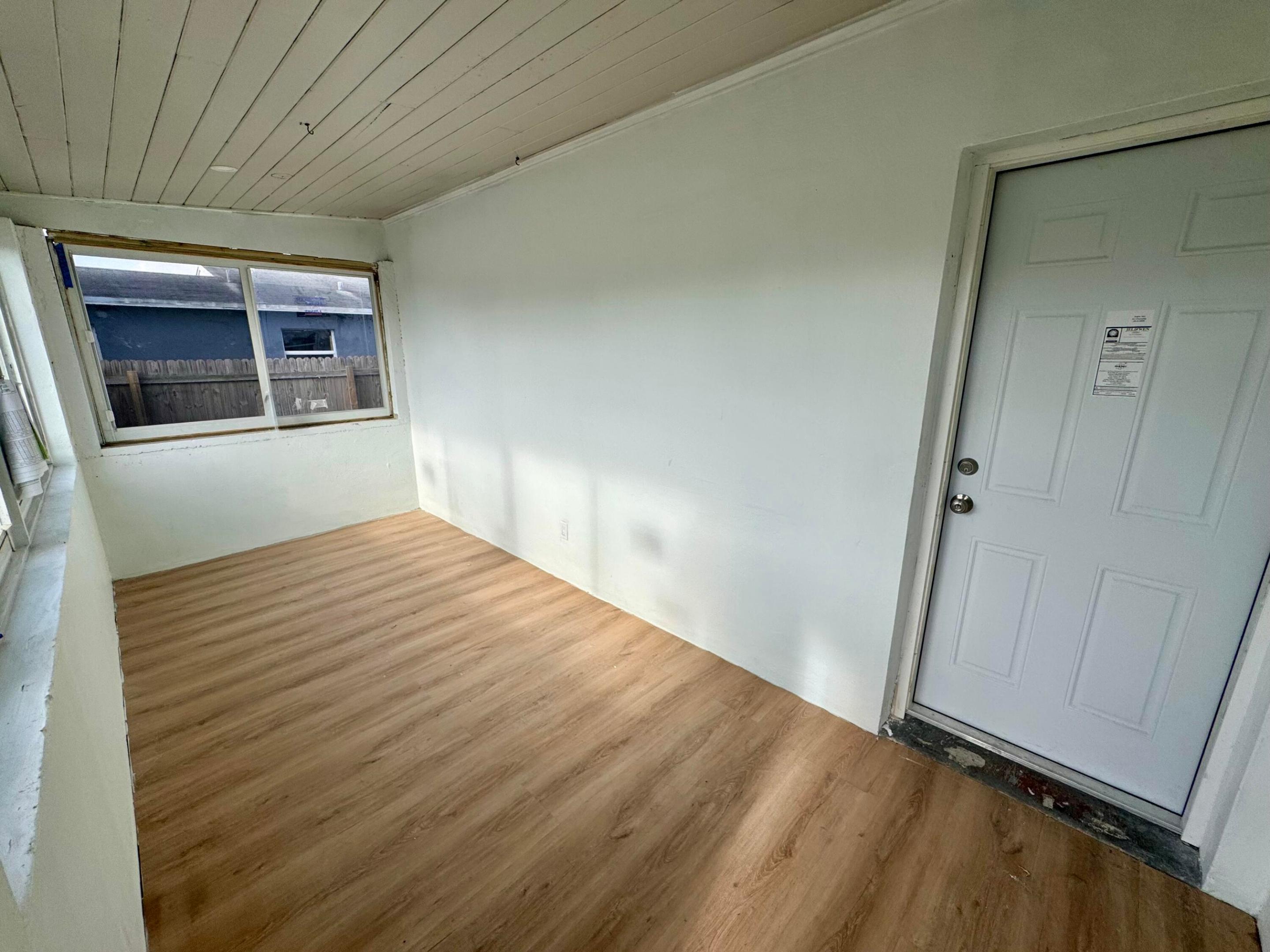 2513 Avenue E Property Photo 2