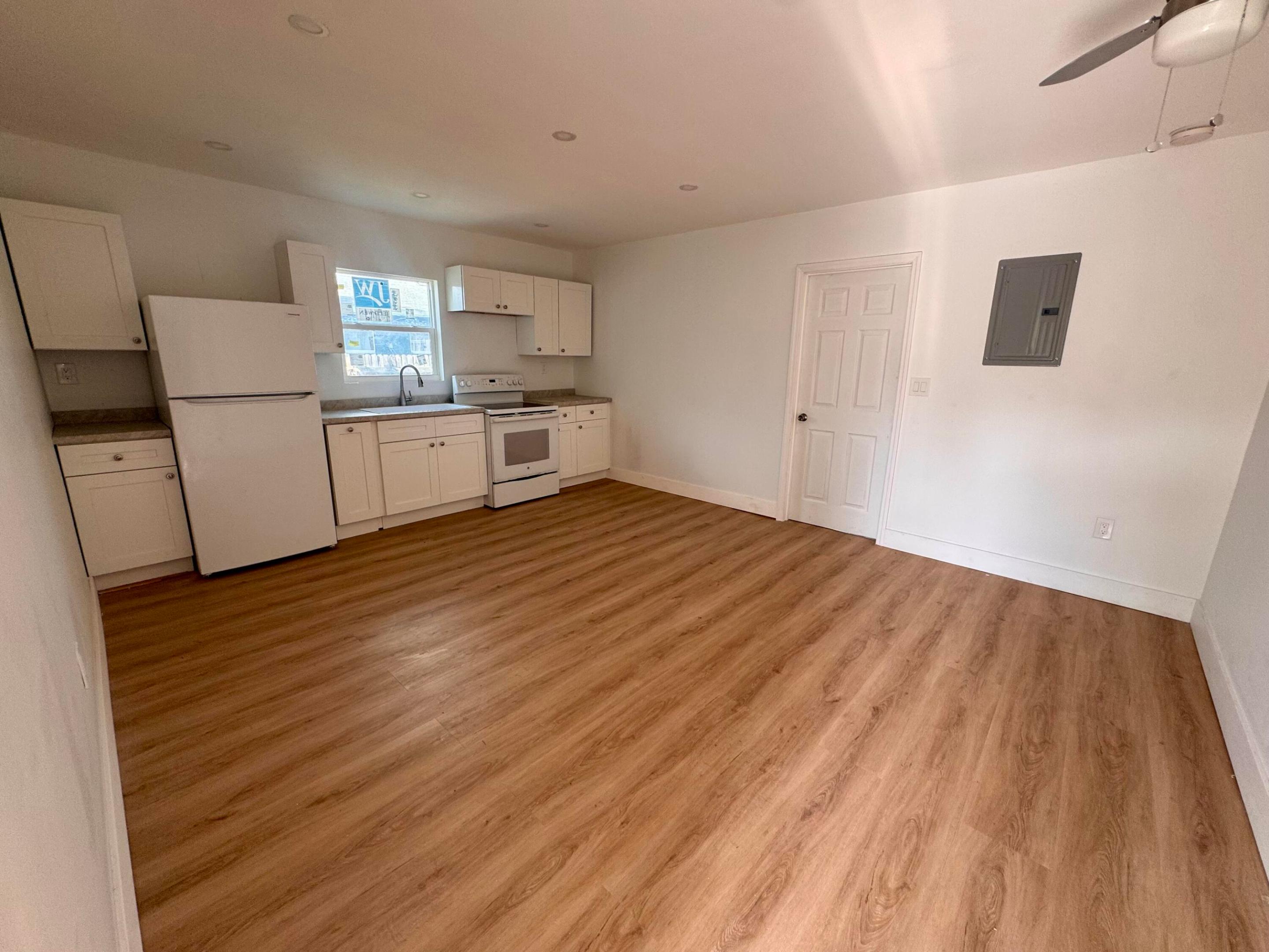 2513 Avenue E Property Photo 4
