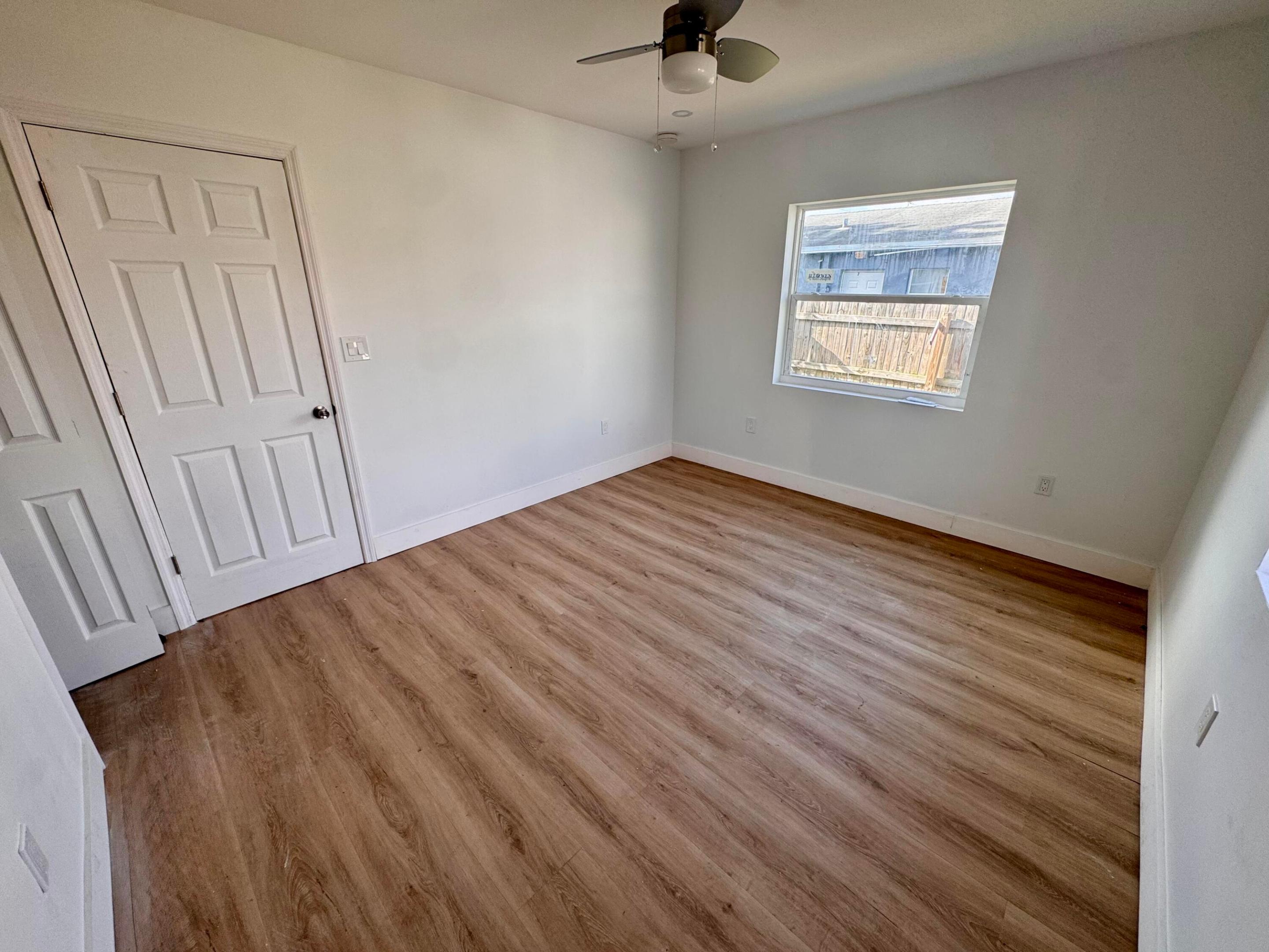 2513 Avenue E Property Photo 7