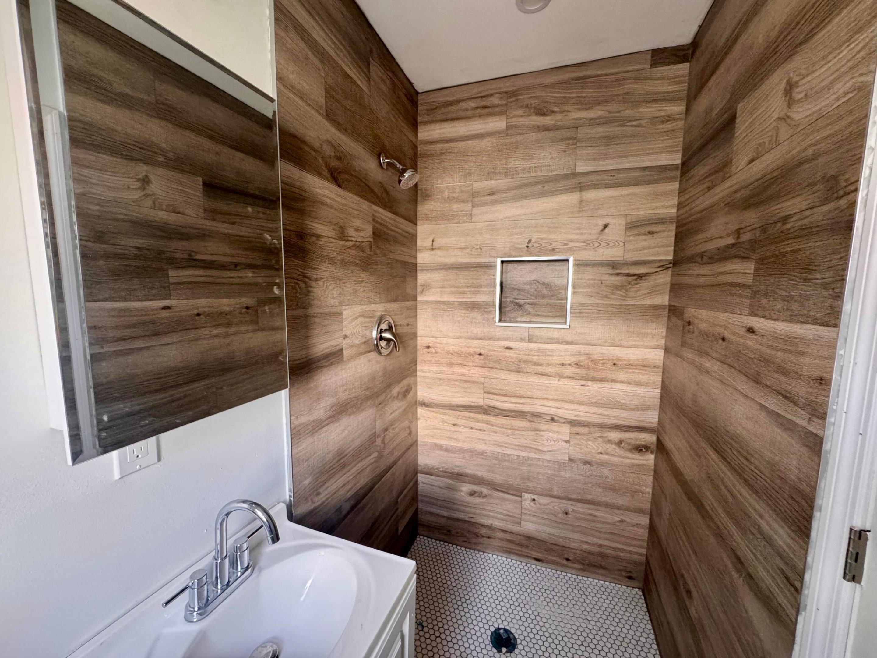 2513 Avenue E Property Photo 8
