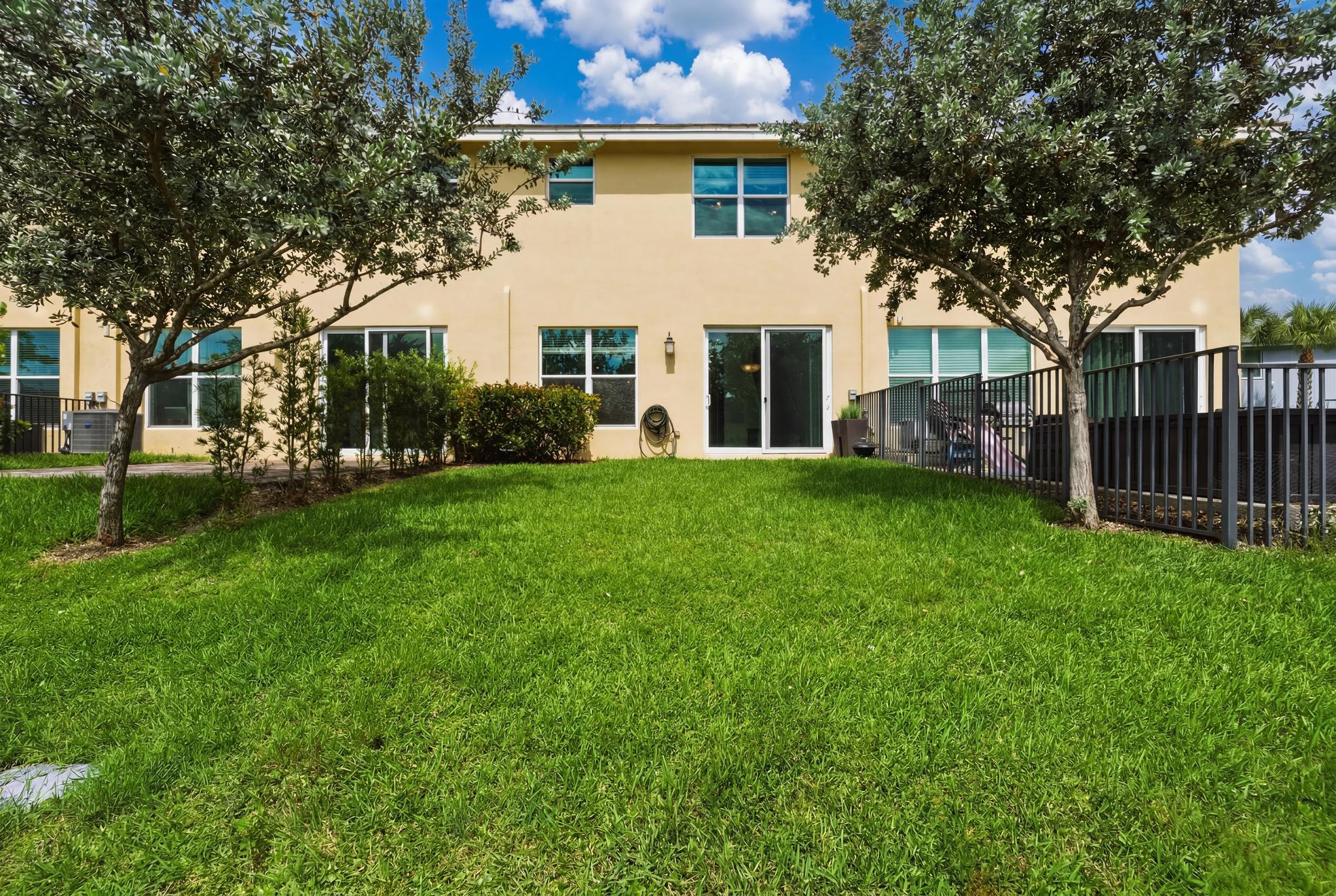 4364 Veleiros Avenue Property Photo 4