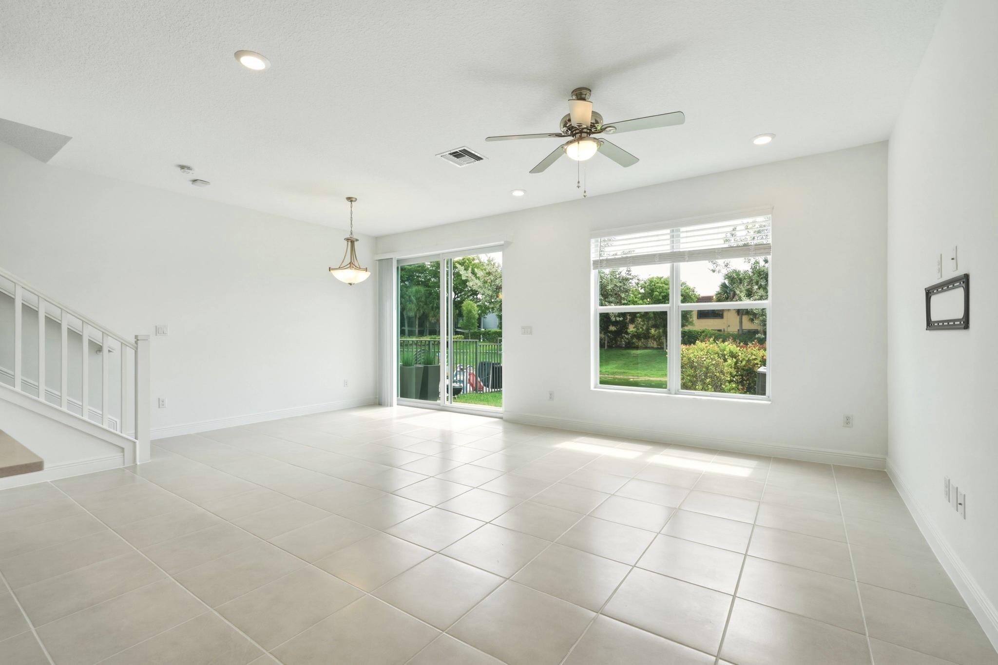 4364 Veleiros Avenue Property Photo 10
