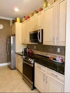 6898 Julia Gardens Drive Property Photo 17