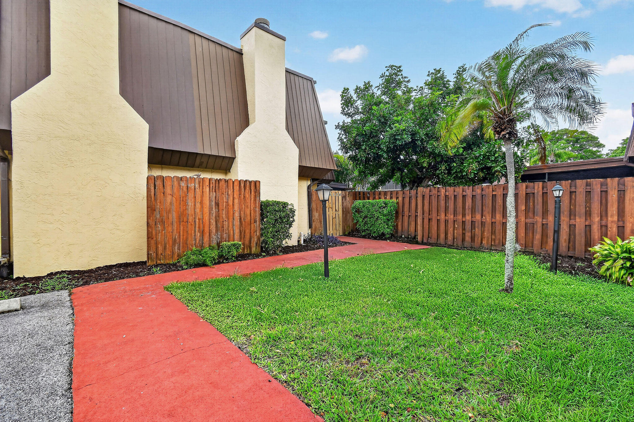 3502 Gardens East Drive B Property Photo 1