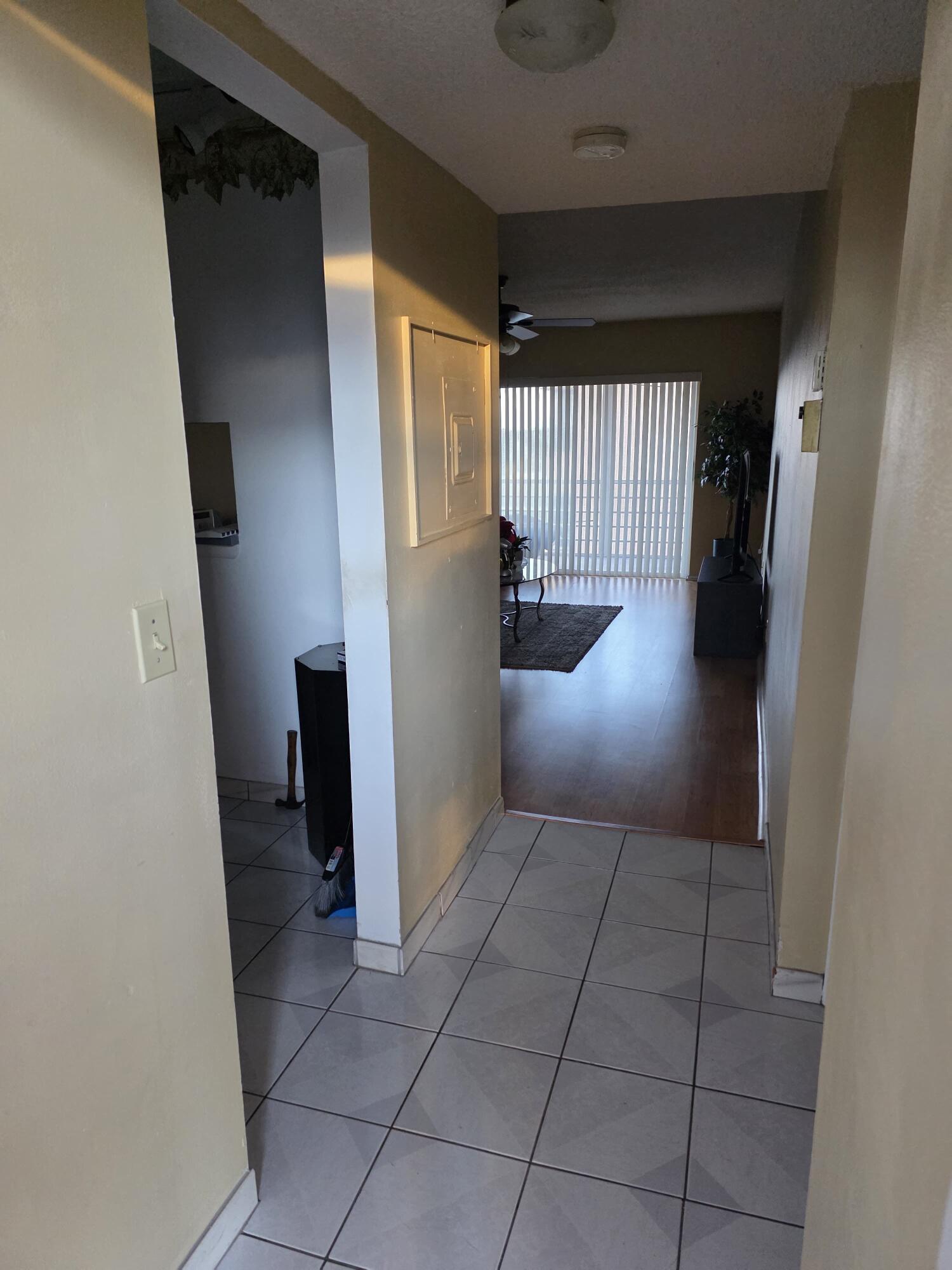 3048 E Sunrise Lakes Drive E 412 Property Photo 4