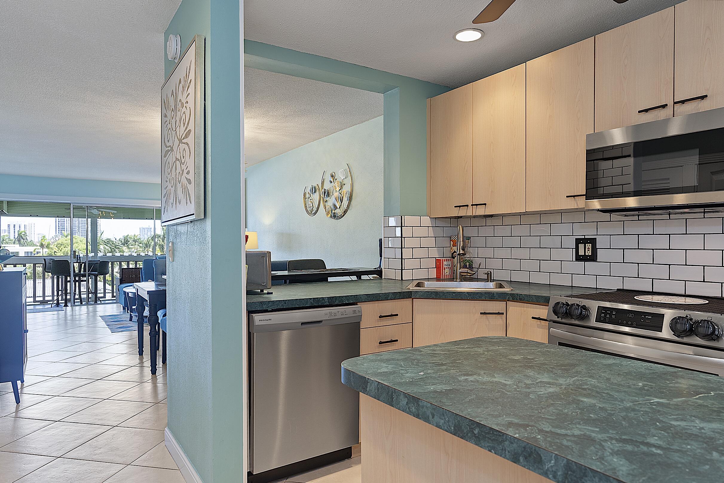 455 Paradise Isle Boulevard 404 Property Photo 16