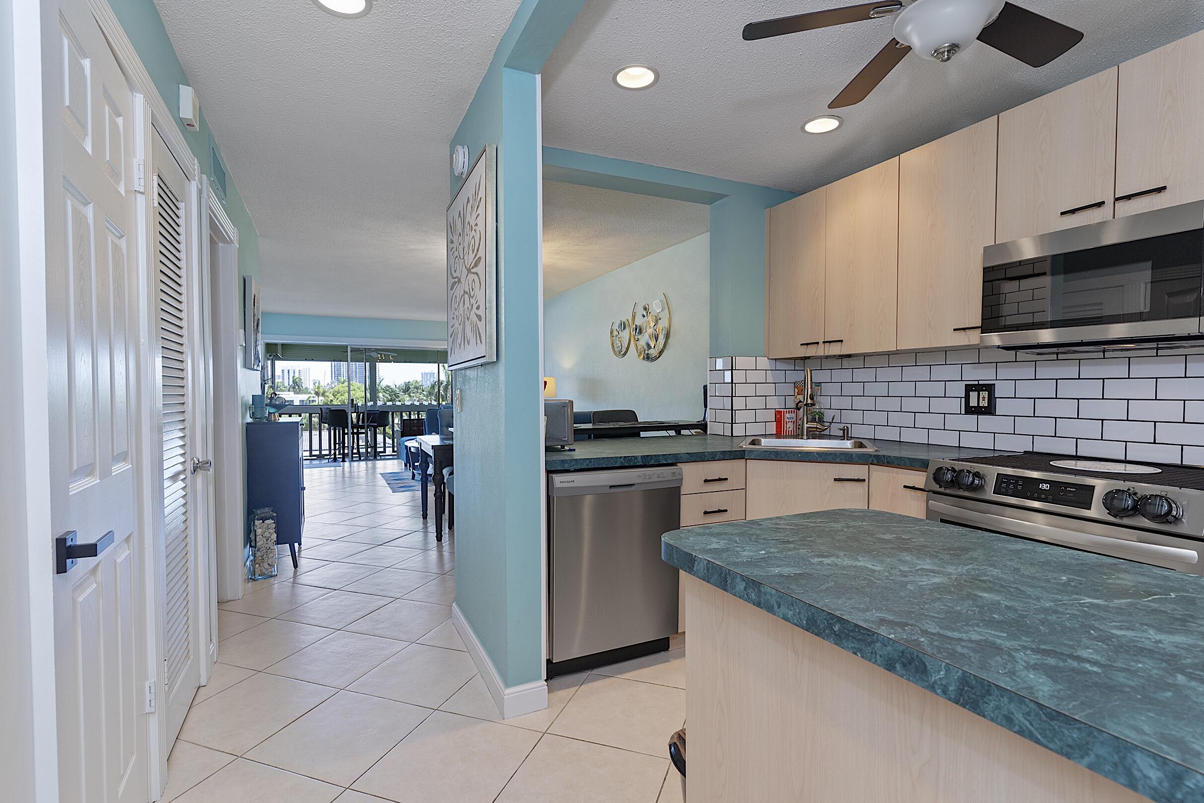 455 Paradise Isle Boulevard 404 Property Photo 17