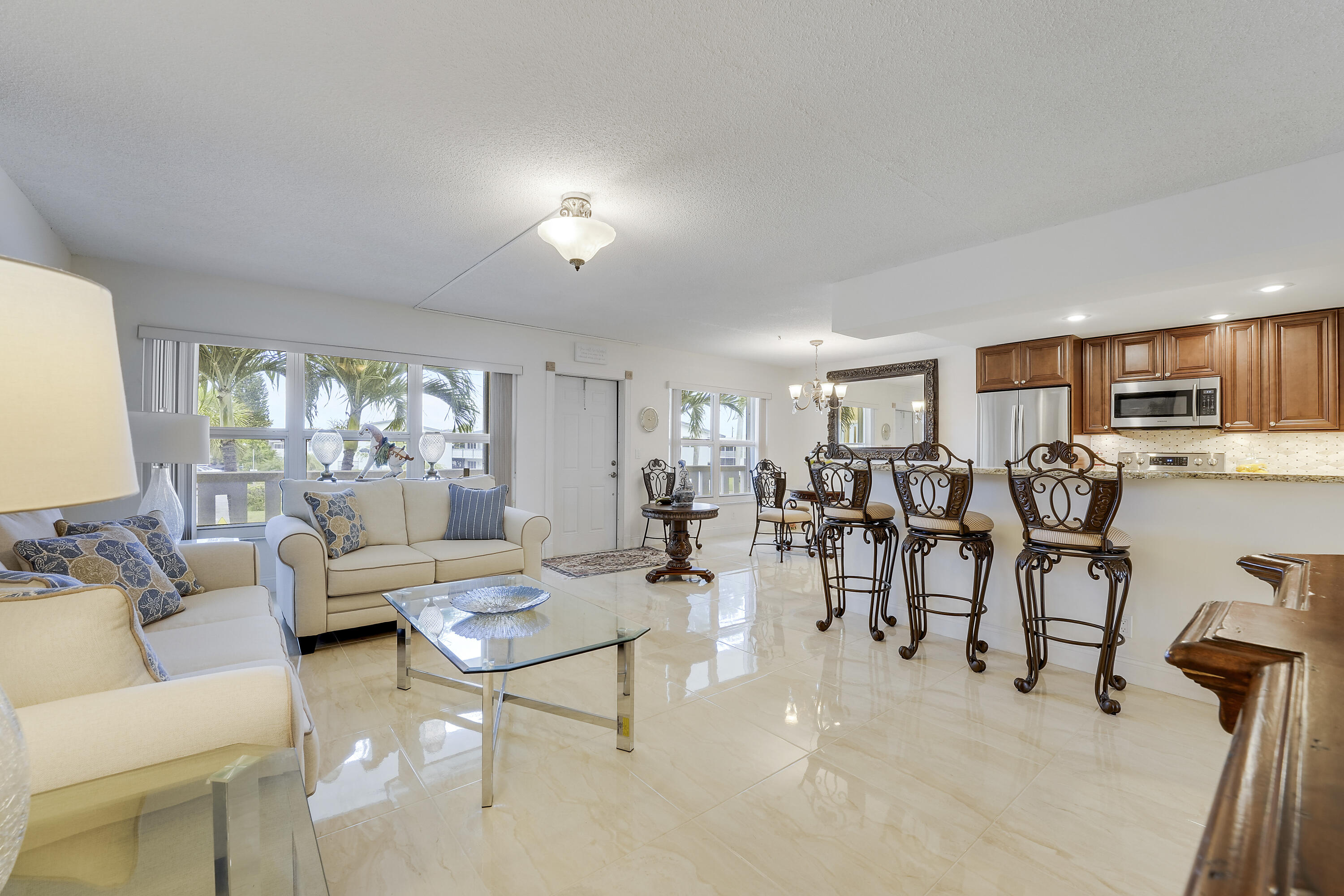 210 Wellington E Property Photo 6