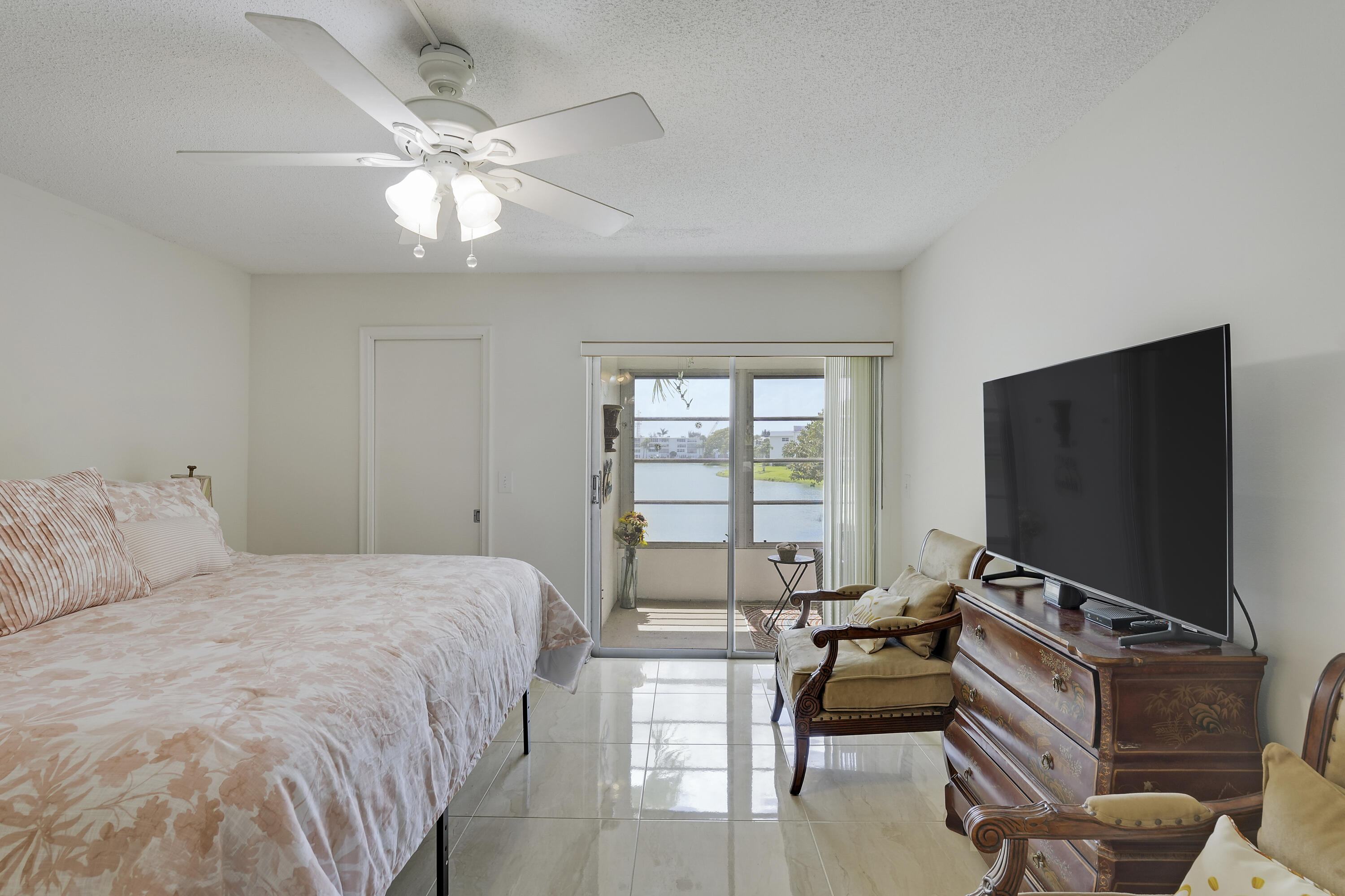 210 Wellington E Property Photo 15