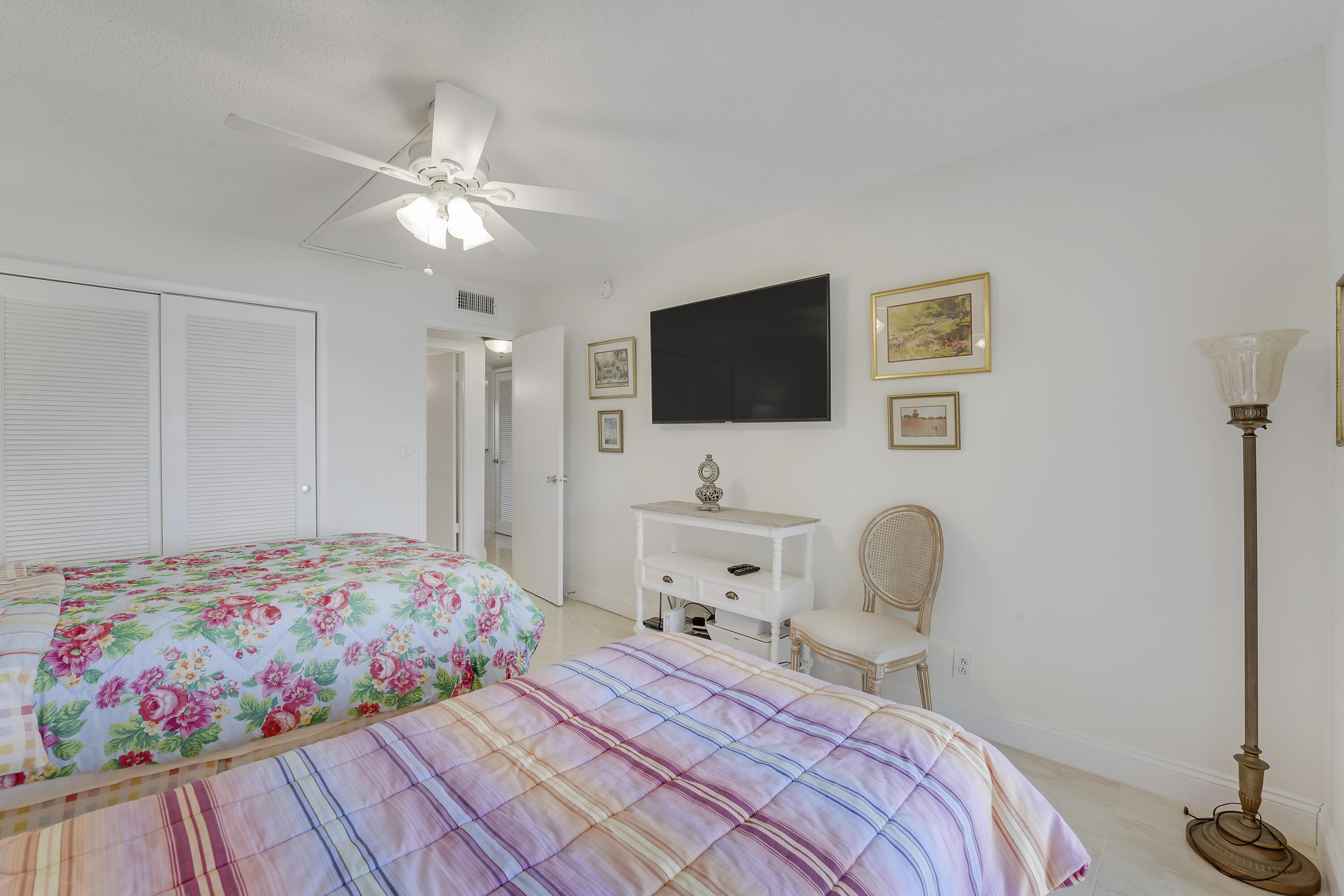 210 Wellington E Property Photo 17