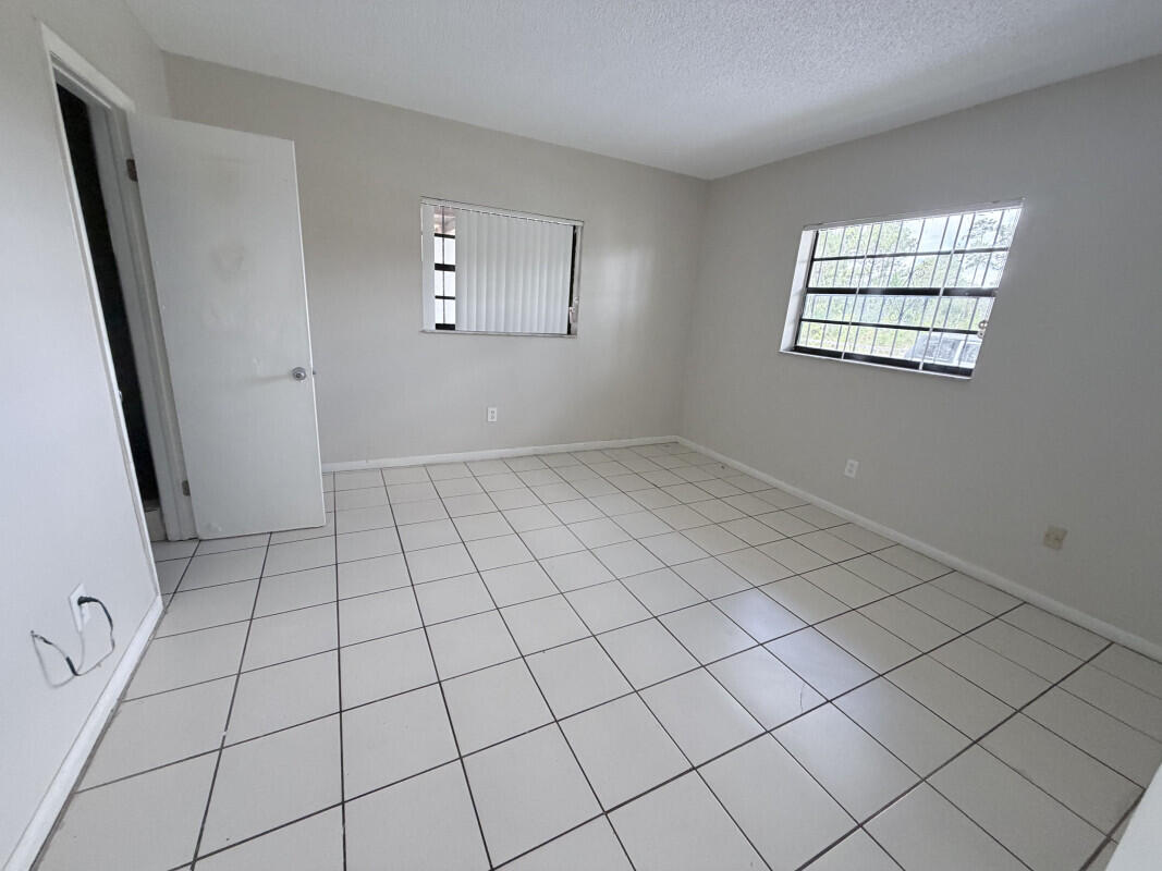 639 Sw 3rd Terrace Property Photo 5