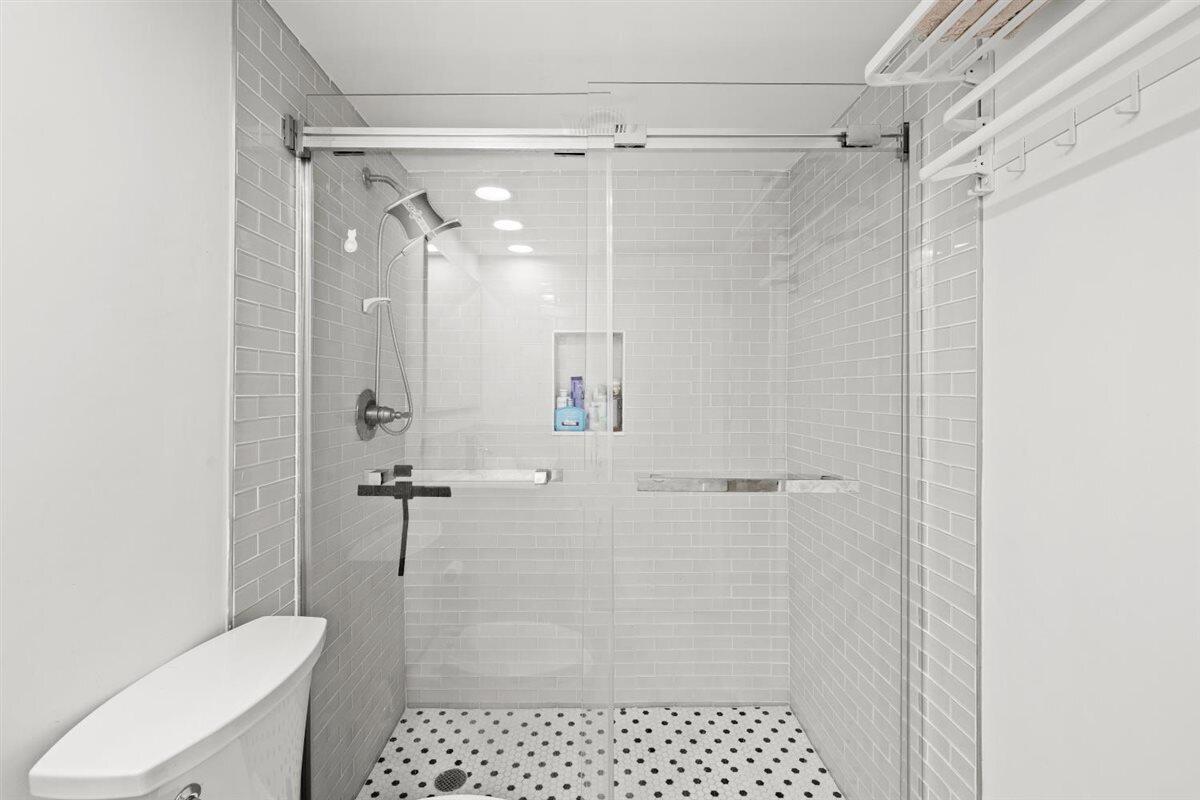 1401 N Riverside Drive 1104 Property Photo 15