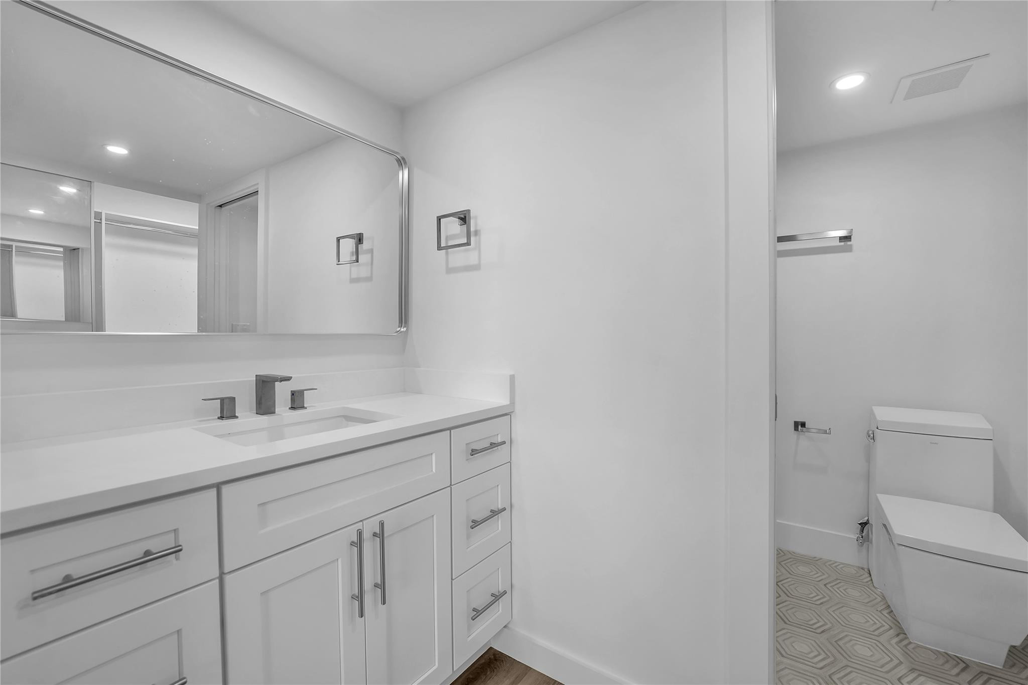 6037 Balboa Circle 401 Property Photo 12