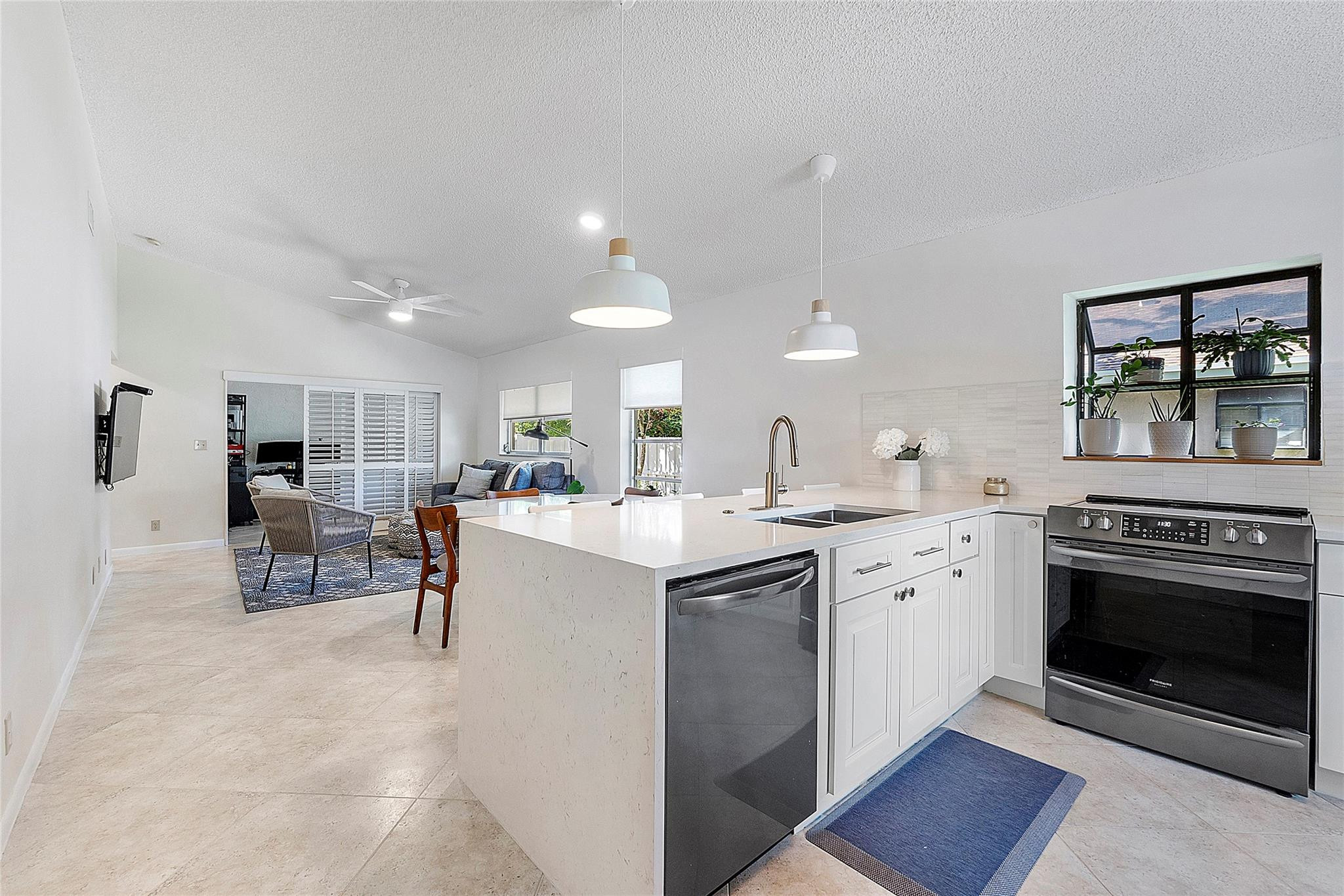 8230 Springtree Road Property Photo 4