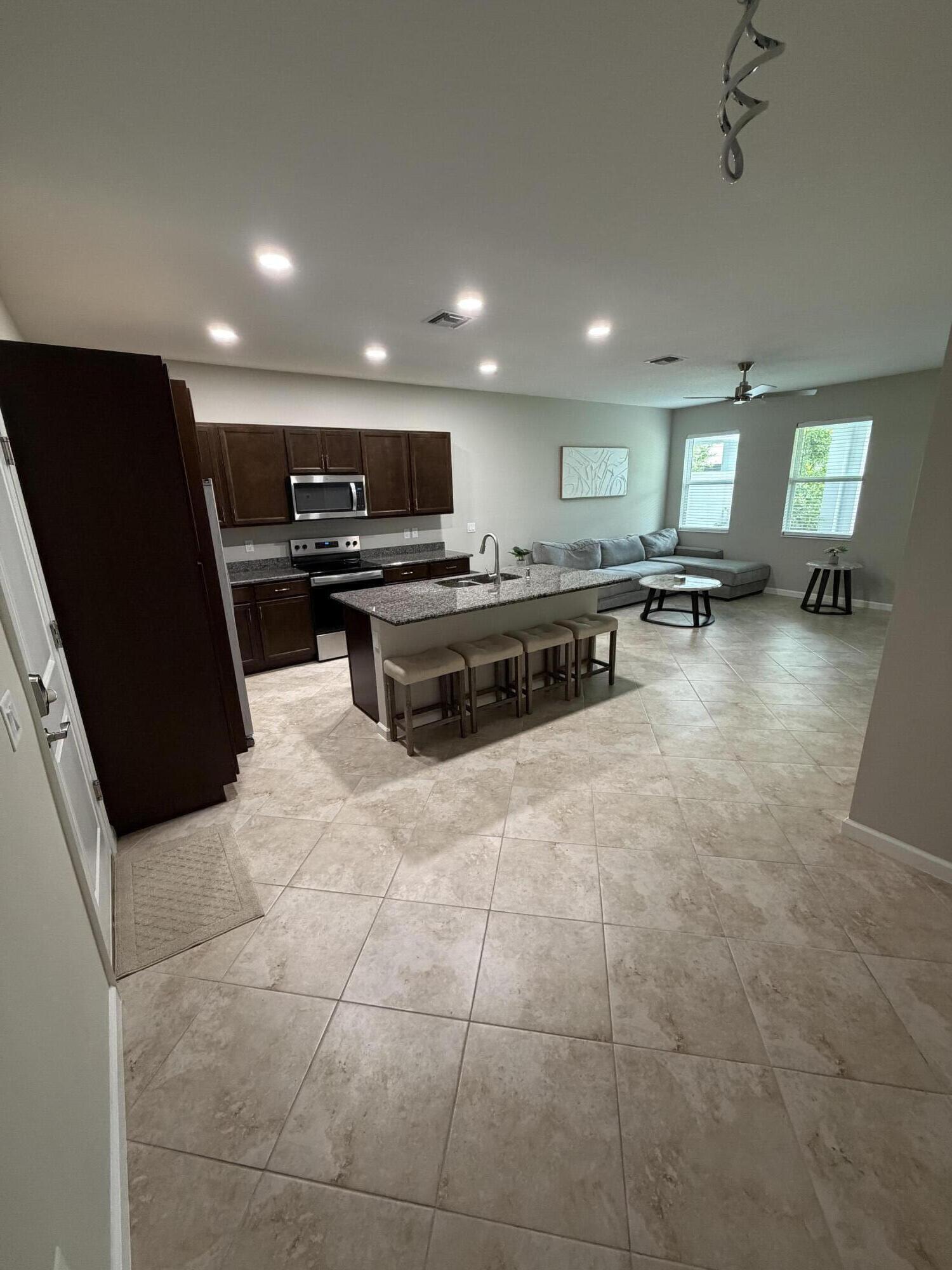 4773 N Longwood Lake Square Property Photo 1