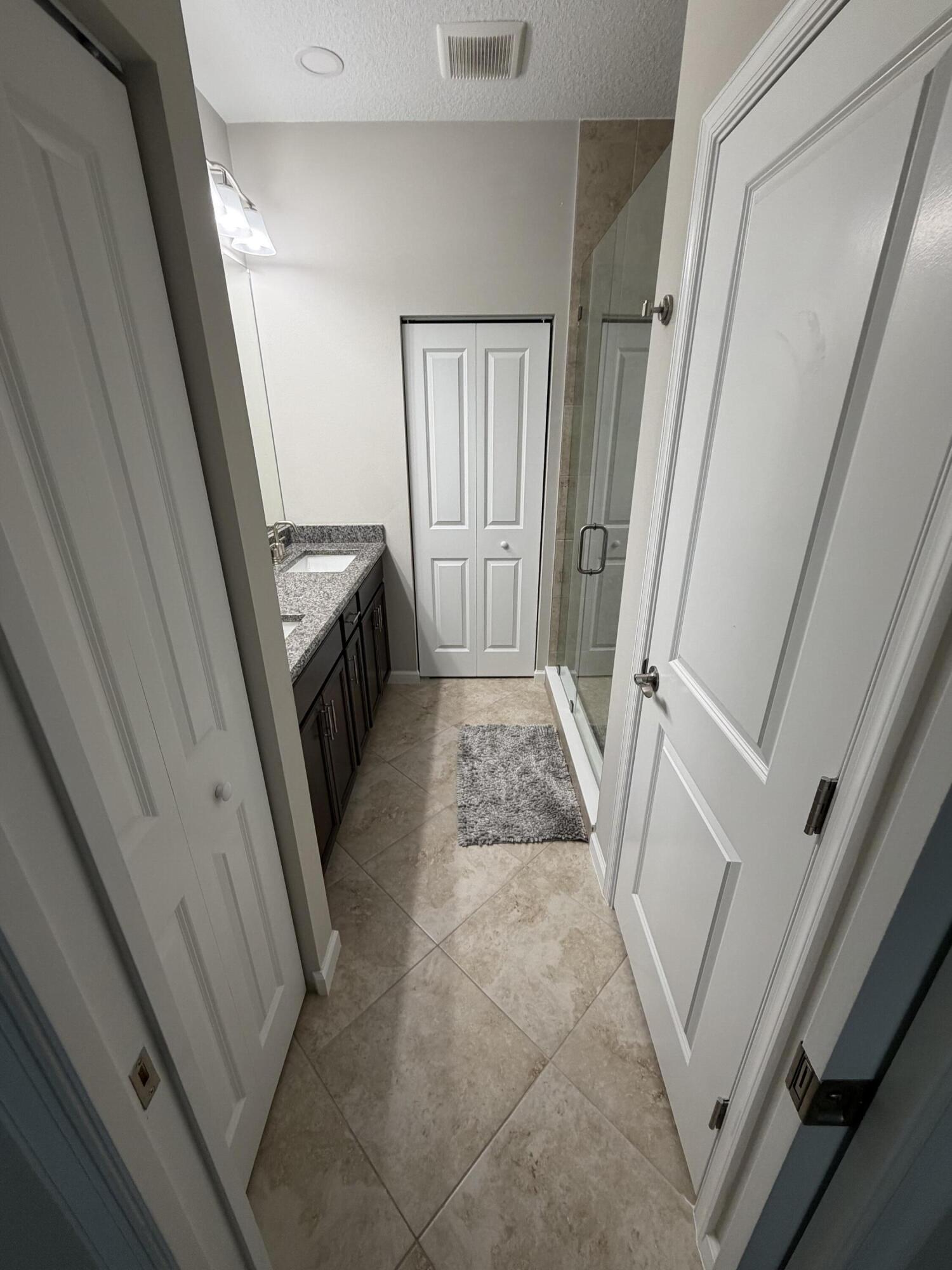 4773 N Longwood Lake Square Property Photo 4