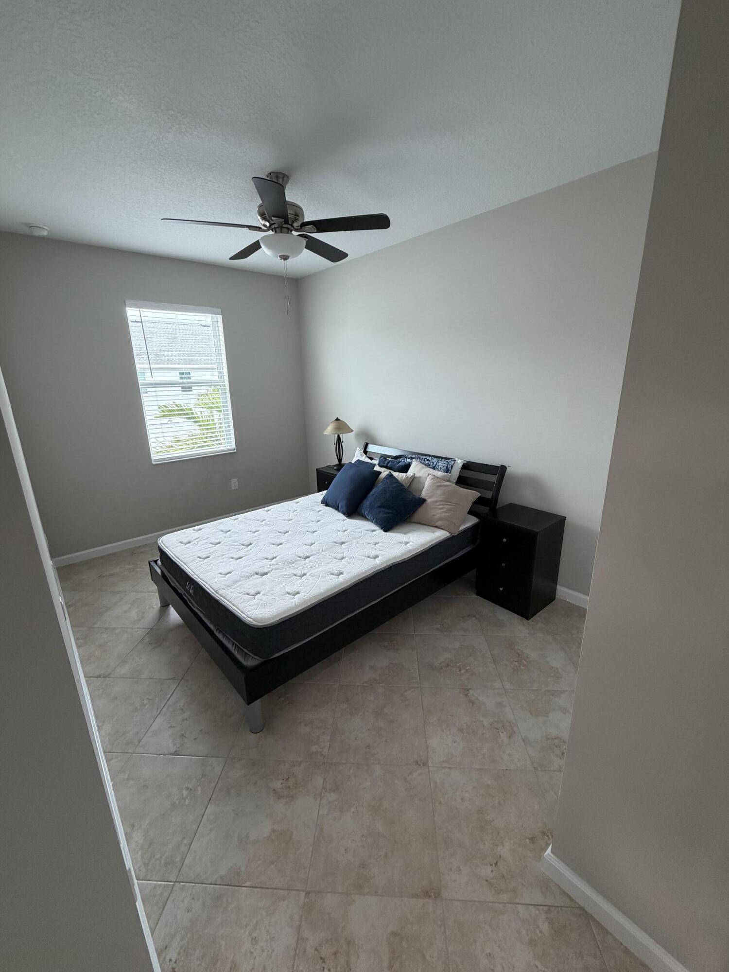 4773 N Longwood Lake Square Property Photo 9