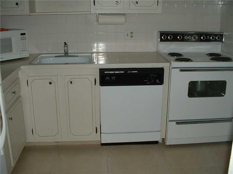 1030 Country Club Drive 401 Property Photo 5