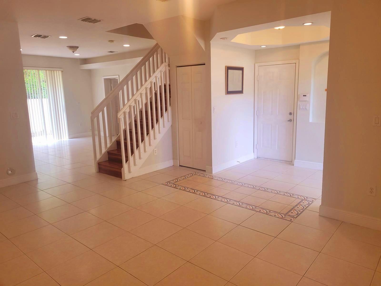 6639 Hidden Cove Drive 4-7 Property Photo 4