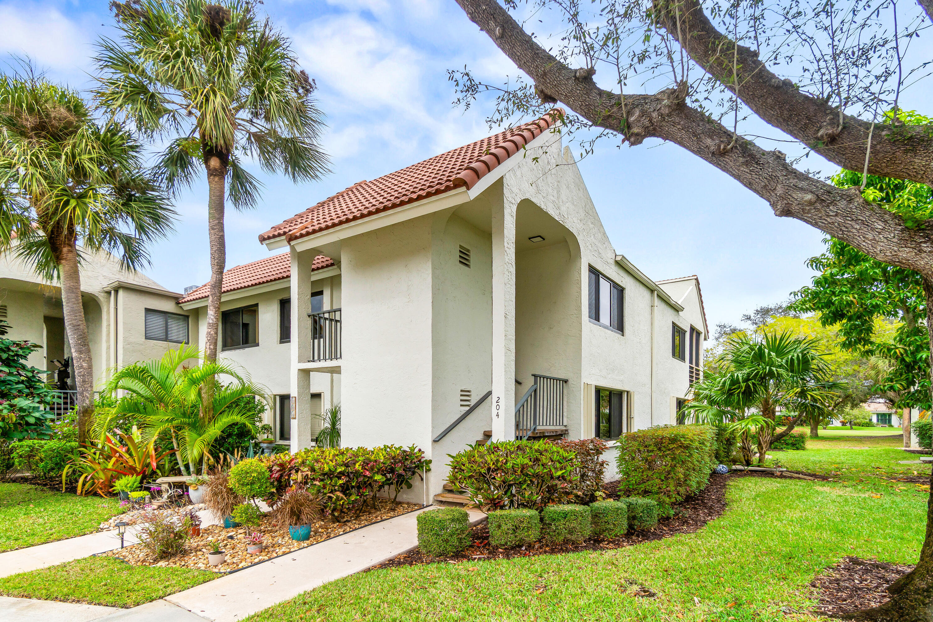 5687 Fairway Park Drive Property Photo 1