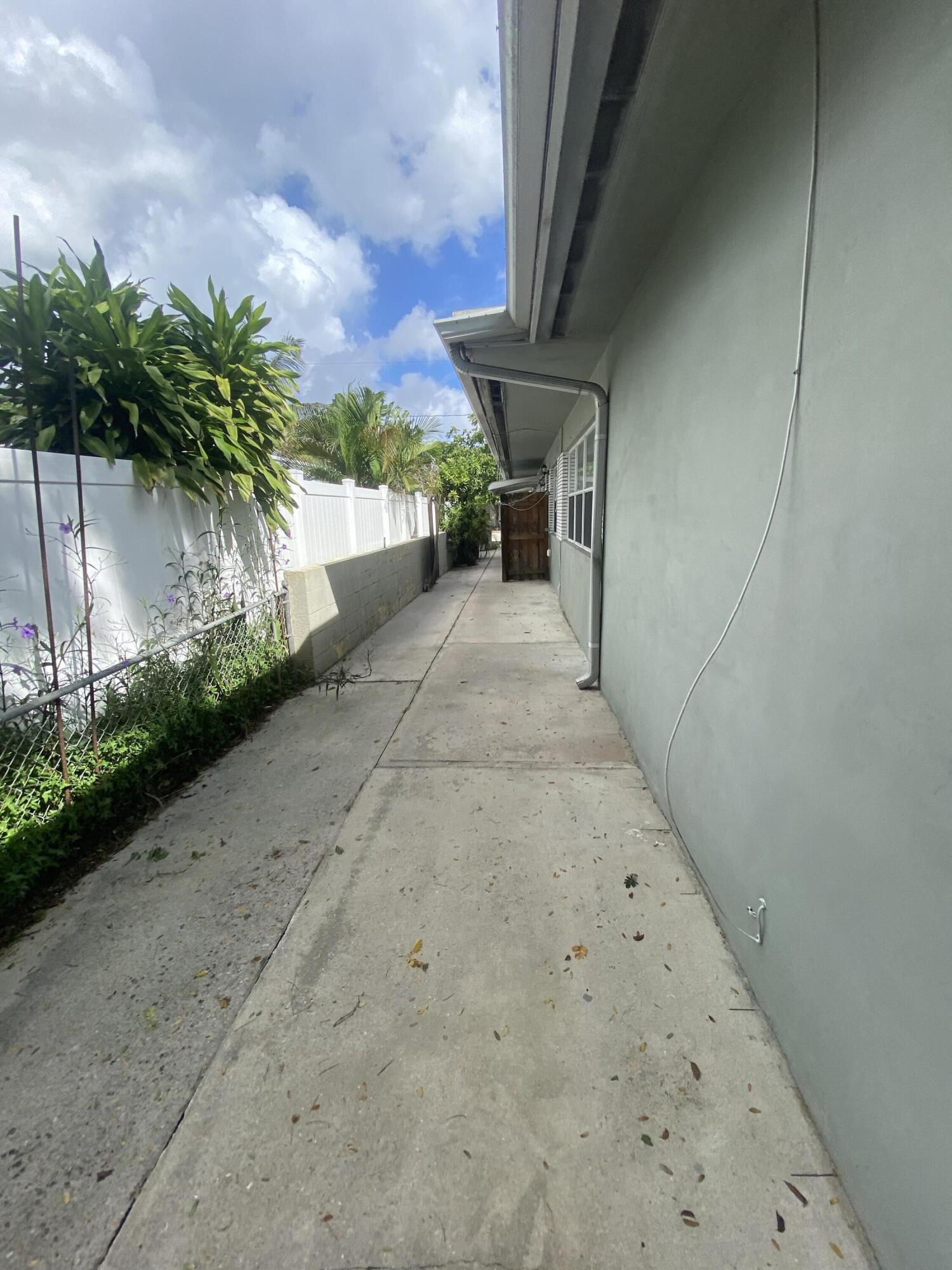 B26033423 Property Photo 28