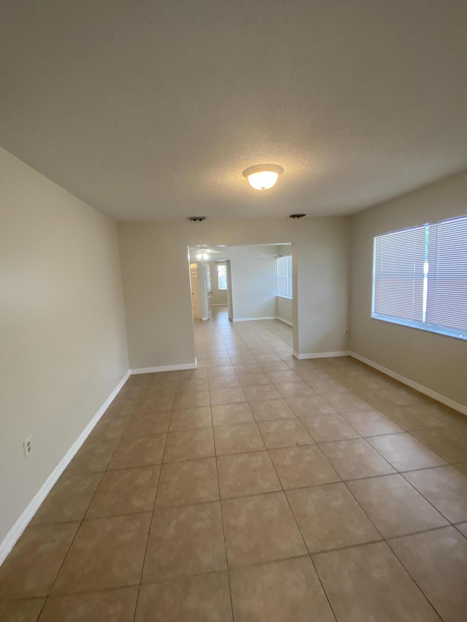 B26033423 Property Photo 33