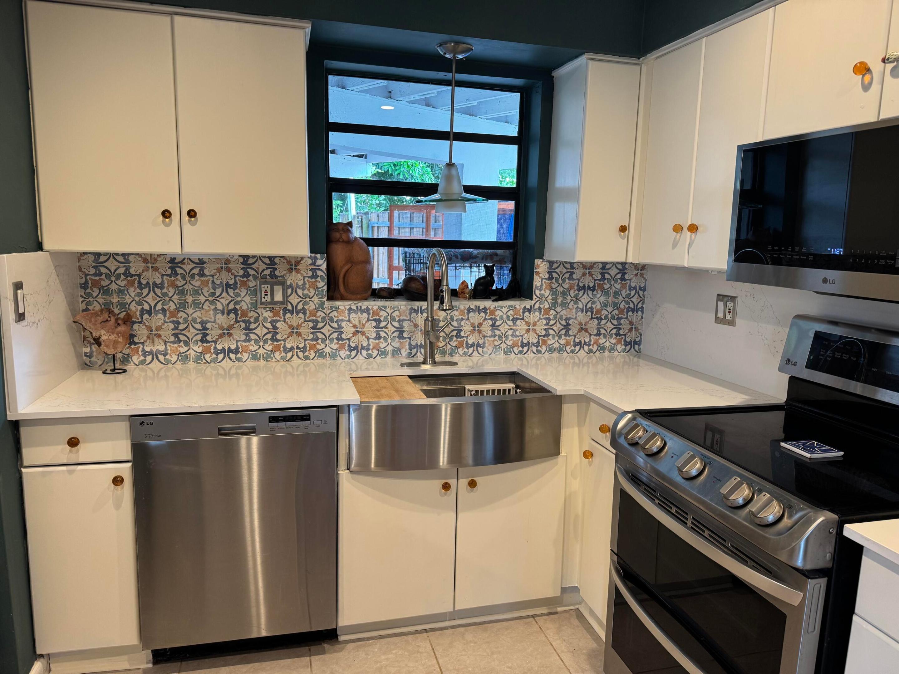 3421 Sw 15th Street Property Photo 4