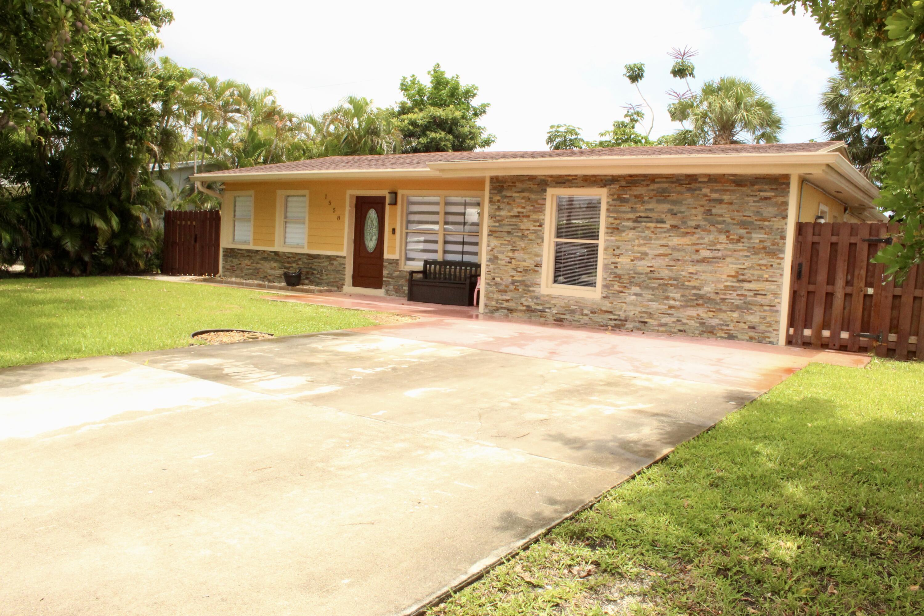 1558 Ne 30th Street Property Photo 2
