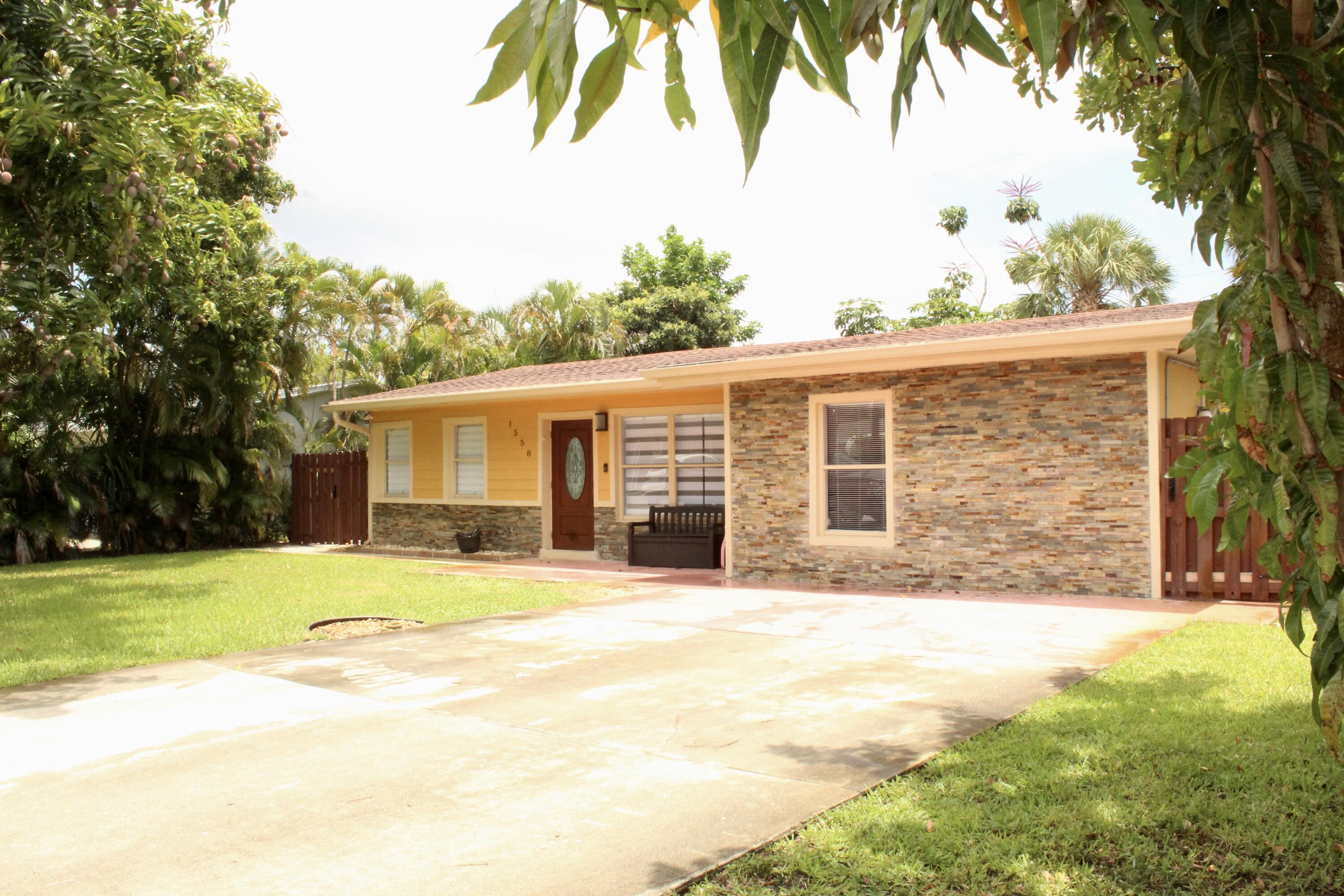 1558 Ne 30th Street Property Photo 3